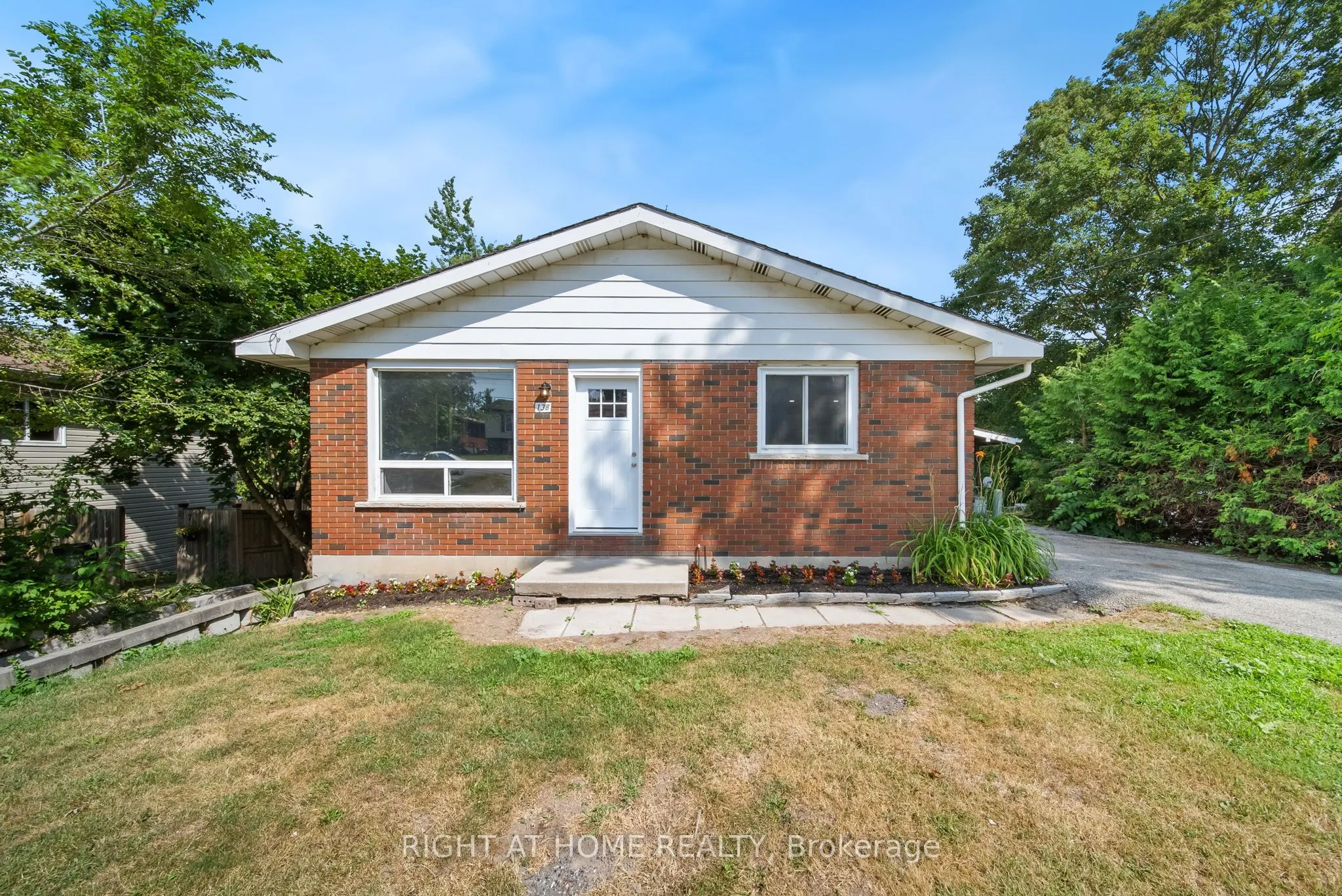 138 Simcoe Street