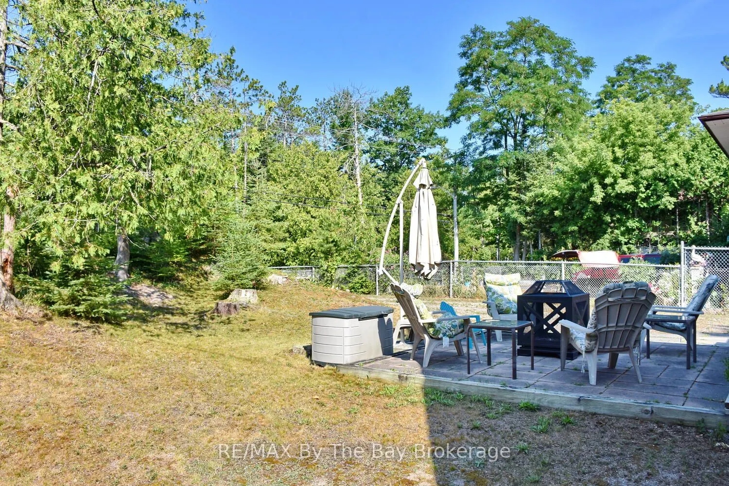 1335 River Road E