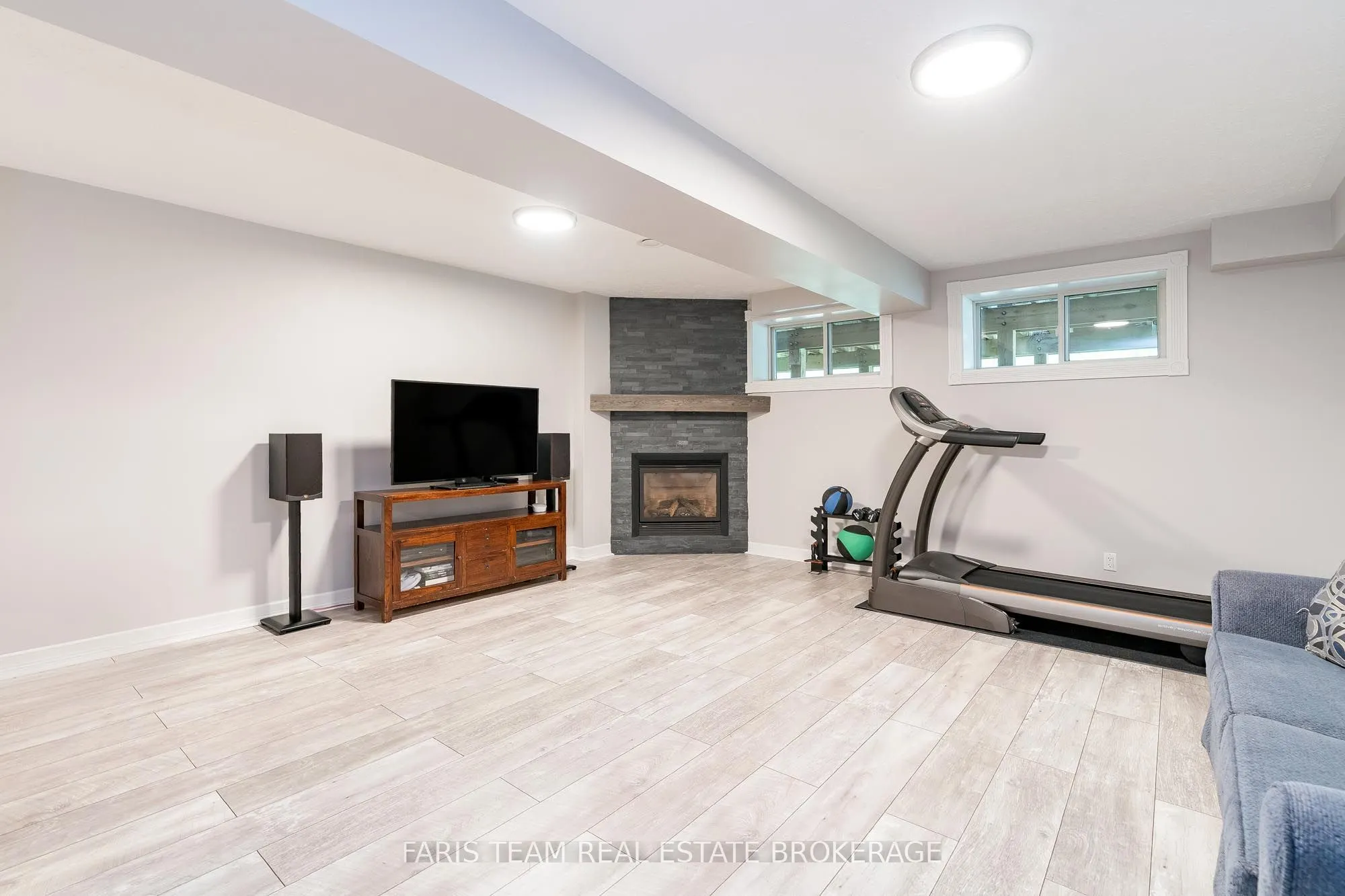 33 Kingfisher Crescent