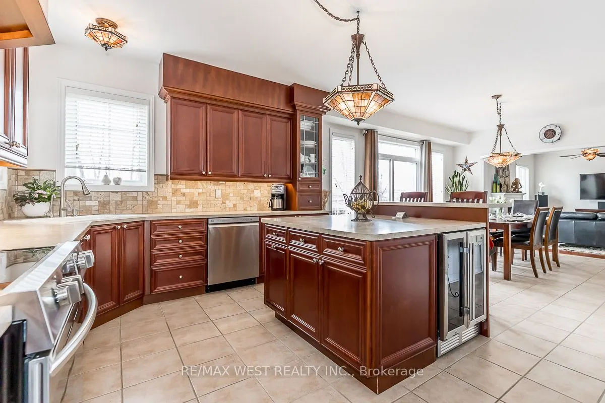 118 Succession Crescent