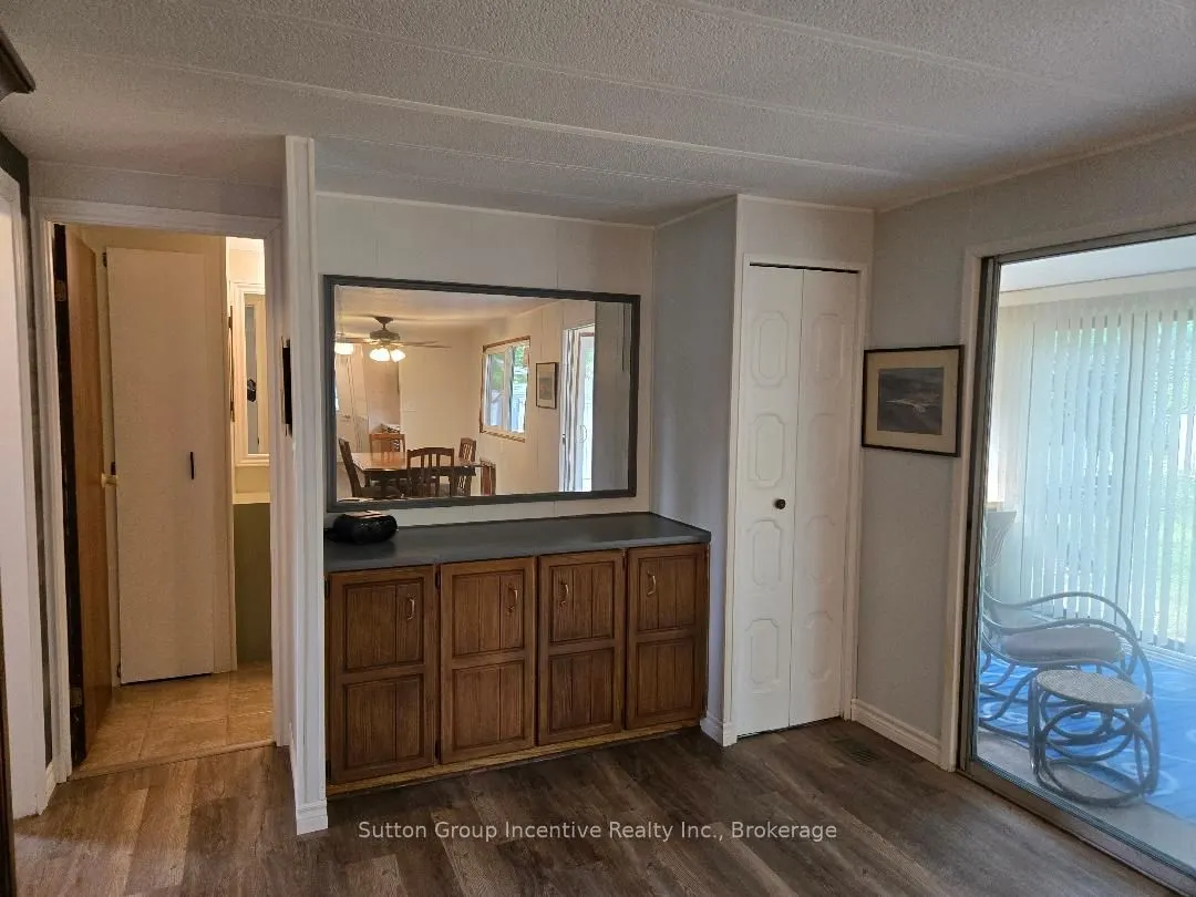 5 Carruthers Street S