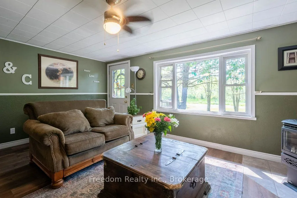 1216 Kitchen Side Road