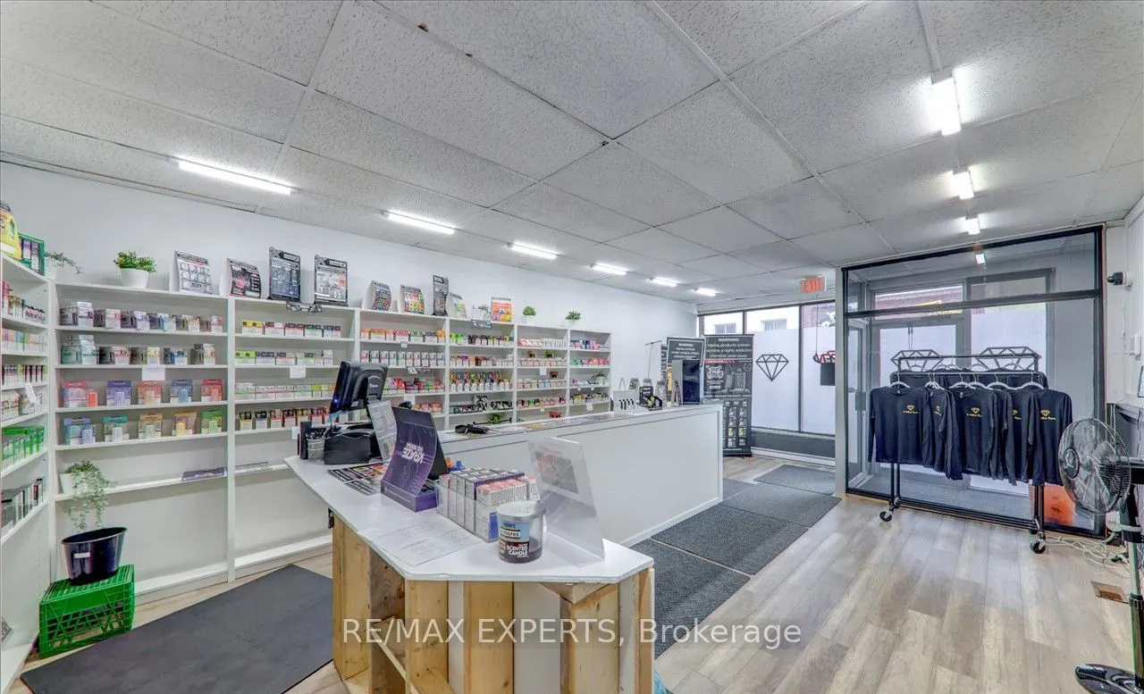 17 Queen Street W