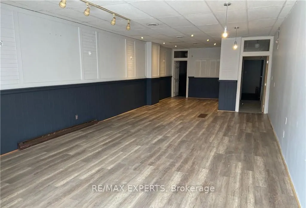 17 Queen Street W