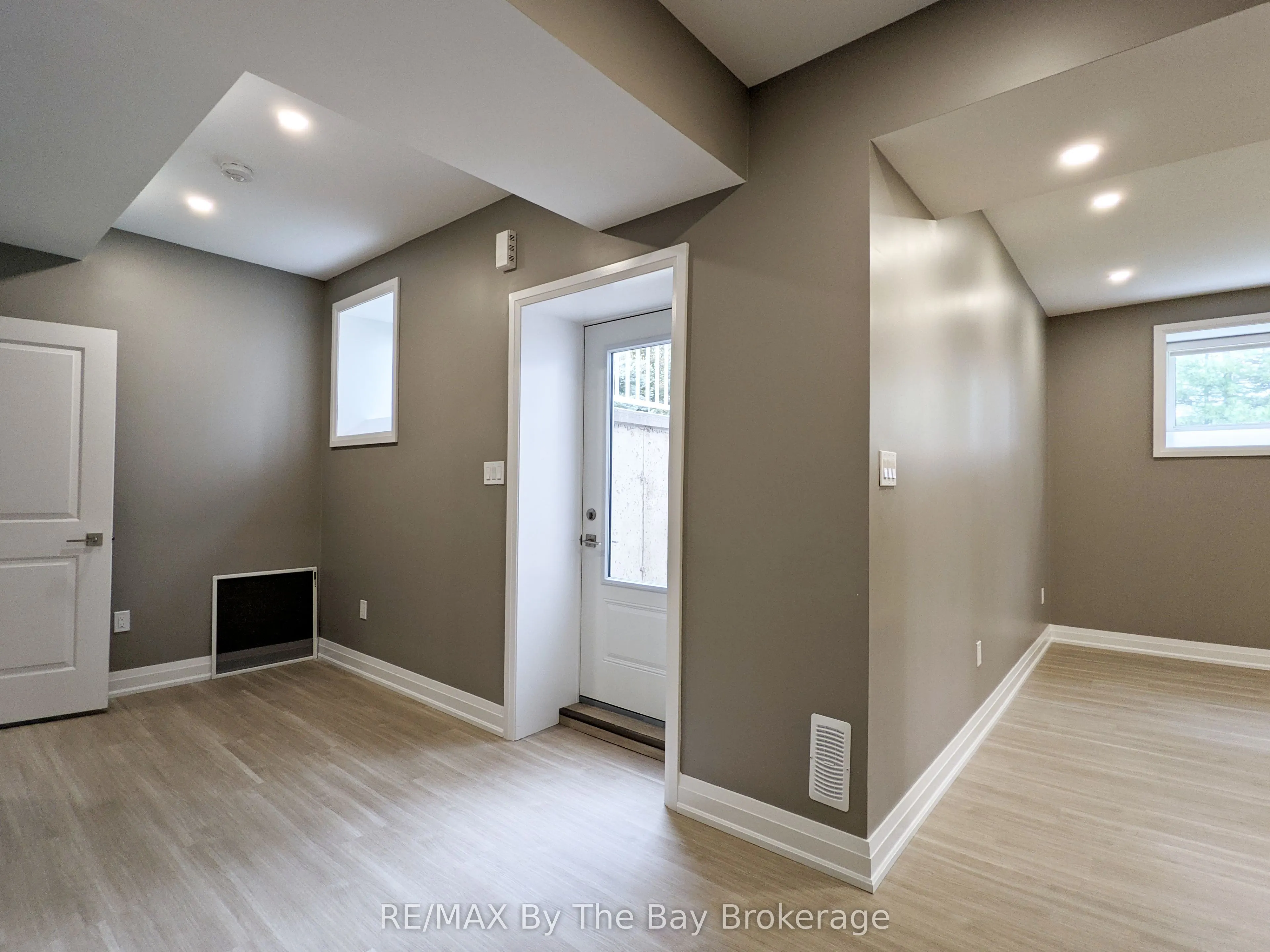 66 Regina Boulevard, #Lower Level
