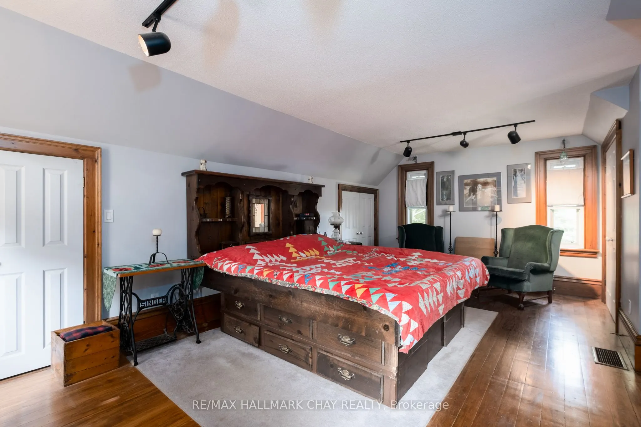 929 Yonge Street