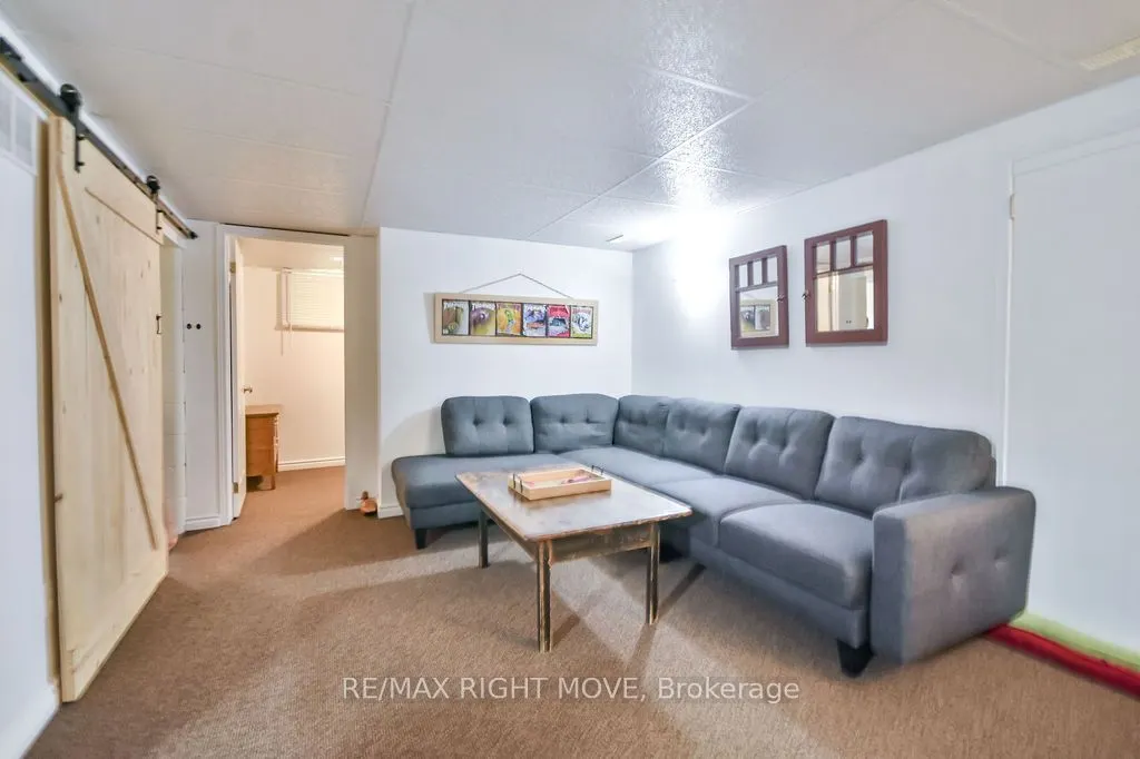 129 North Street W