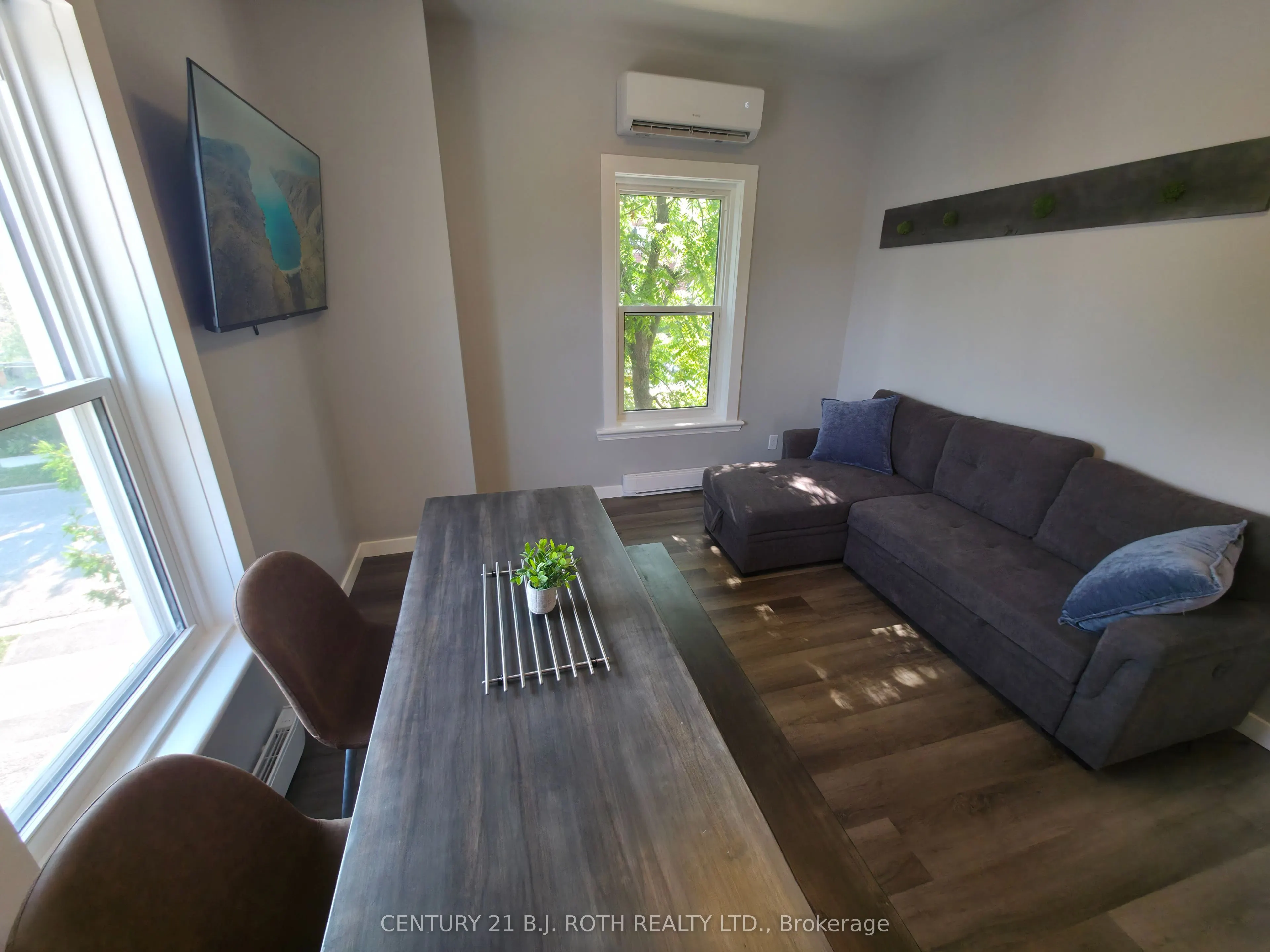 82 Albert Street N, #1