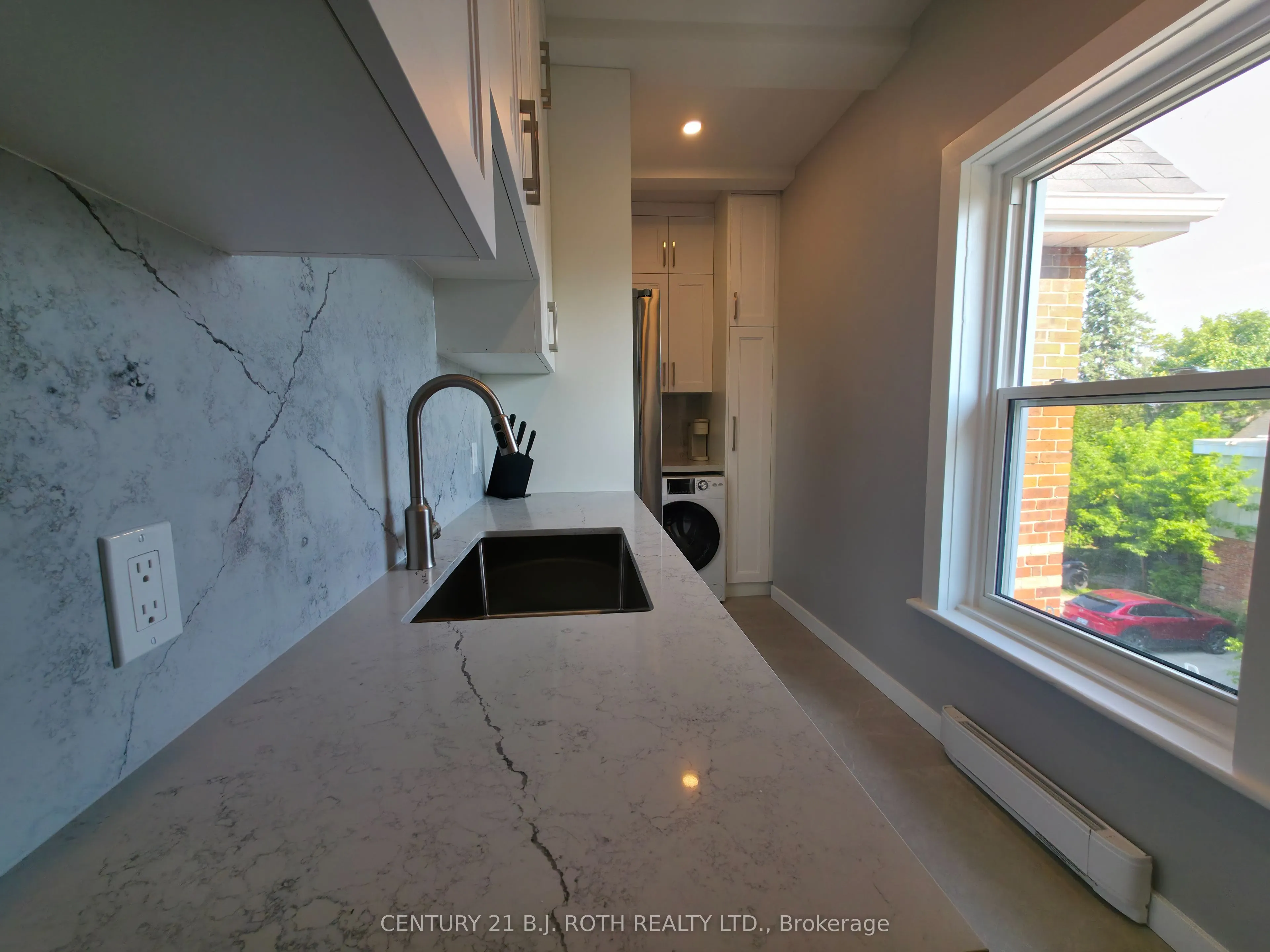82 Albert Street N, #1