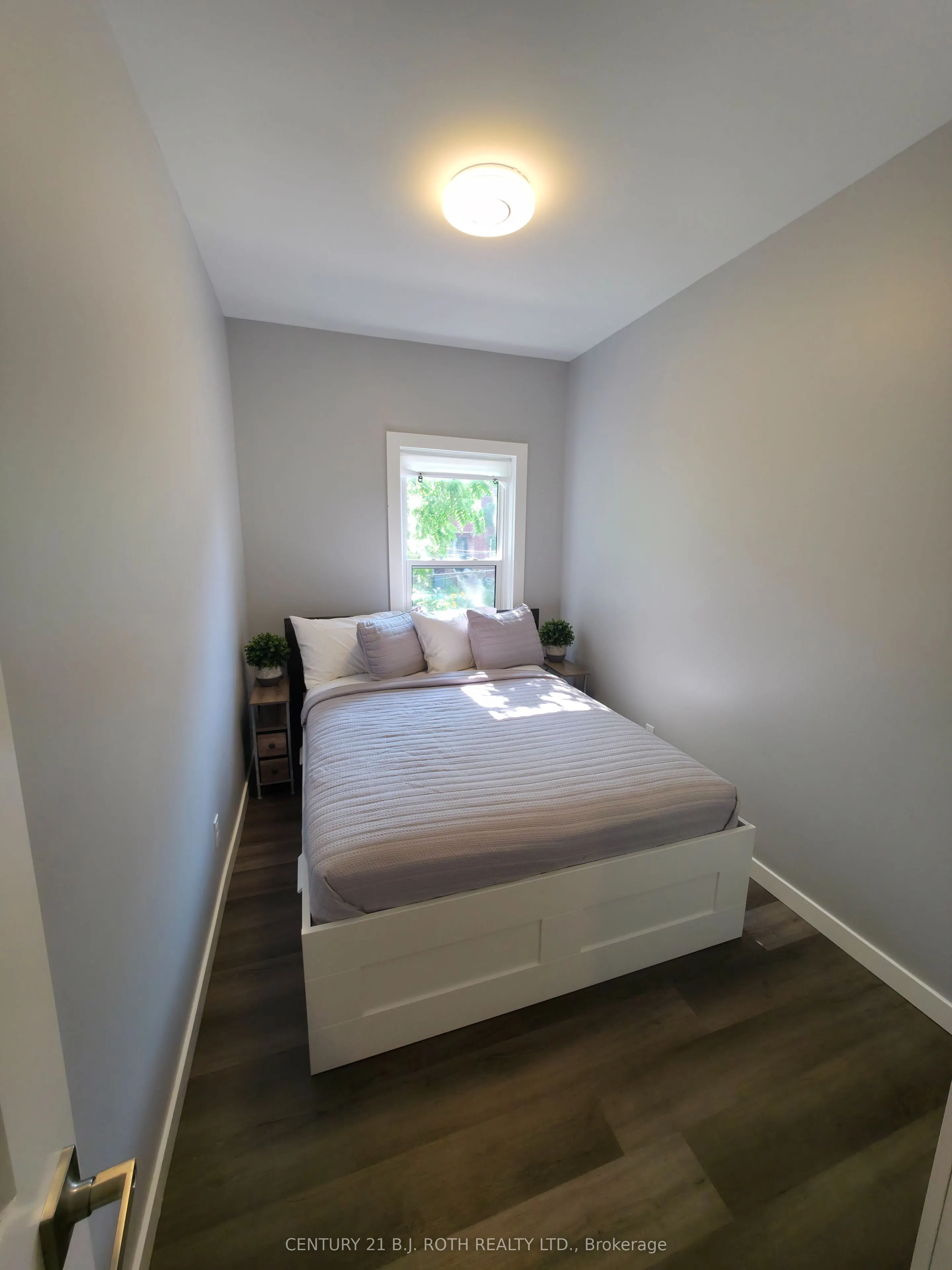 82 Albert Street N, #1