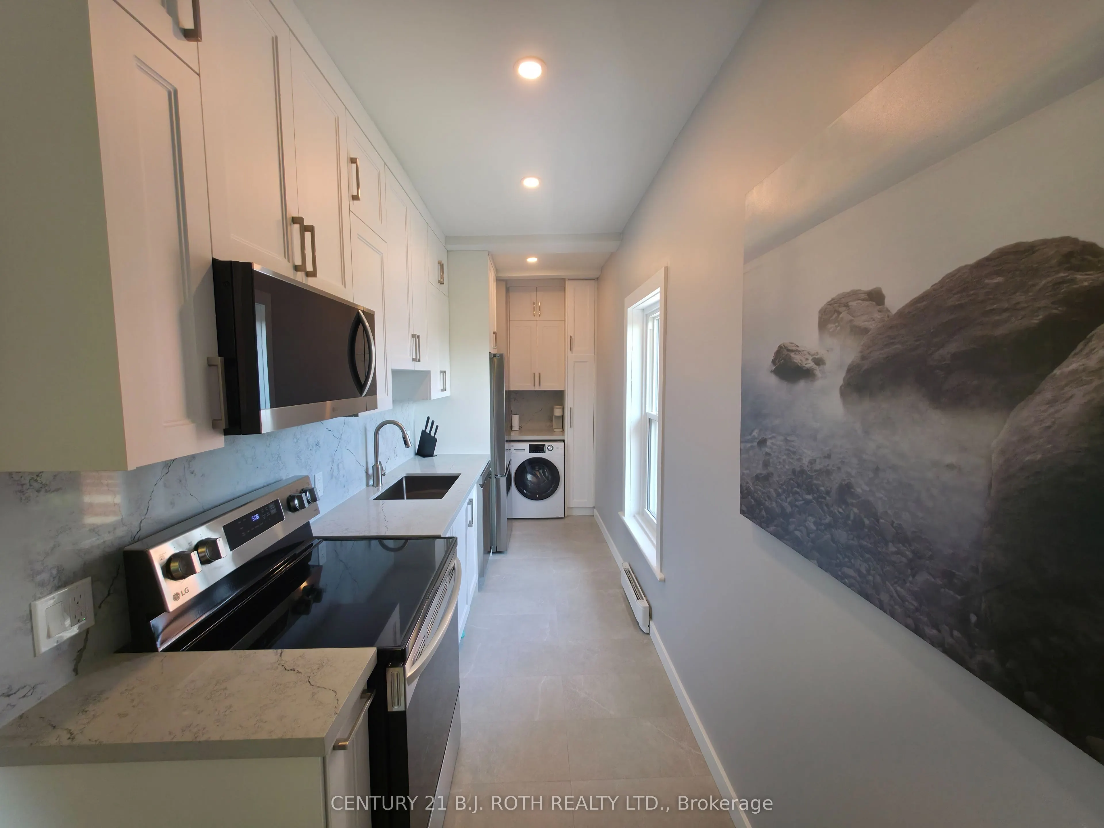 82 Albert Street N, #1