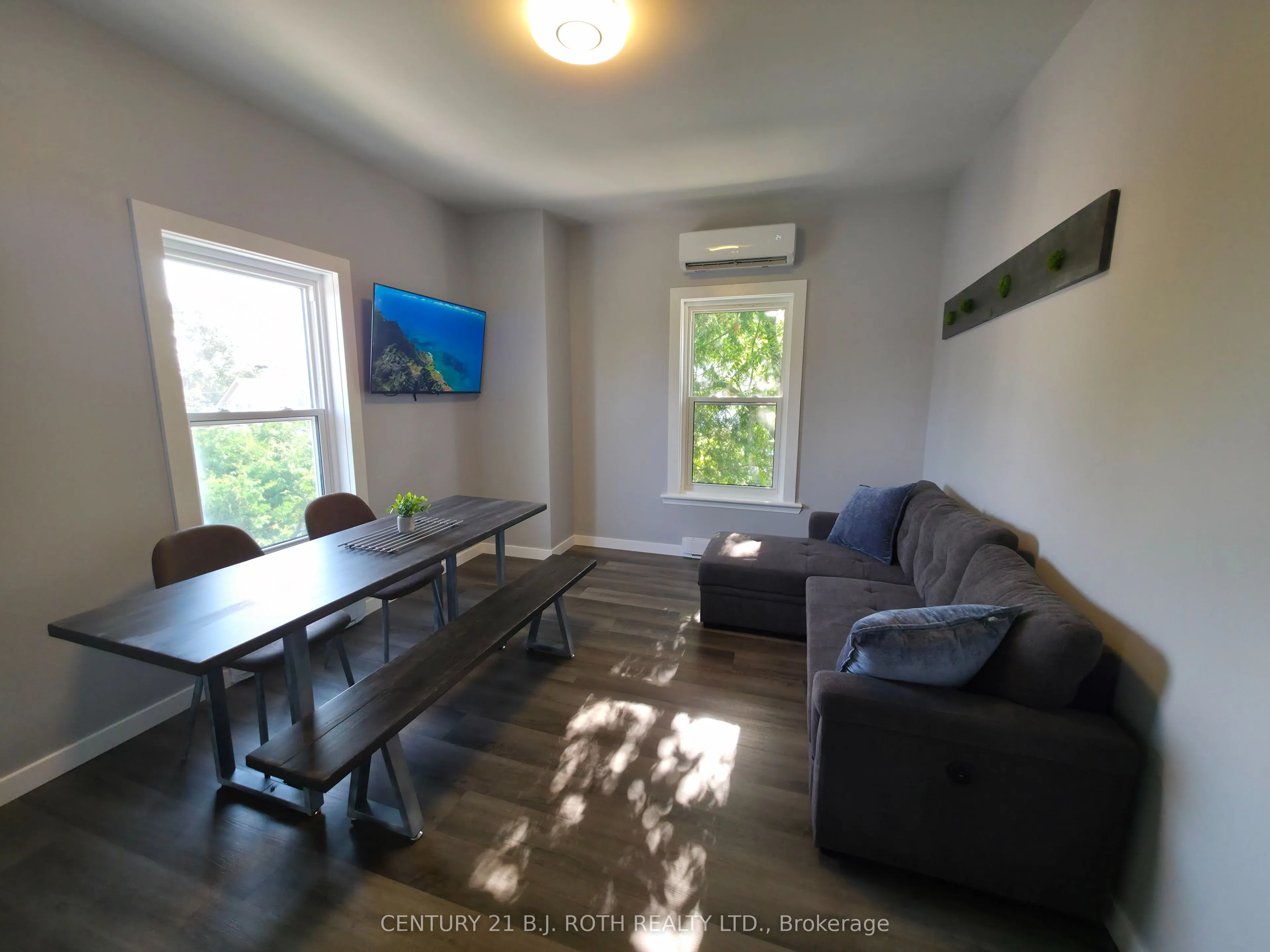 82 Albert Street N, #1