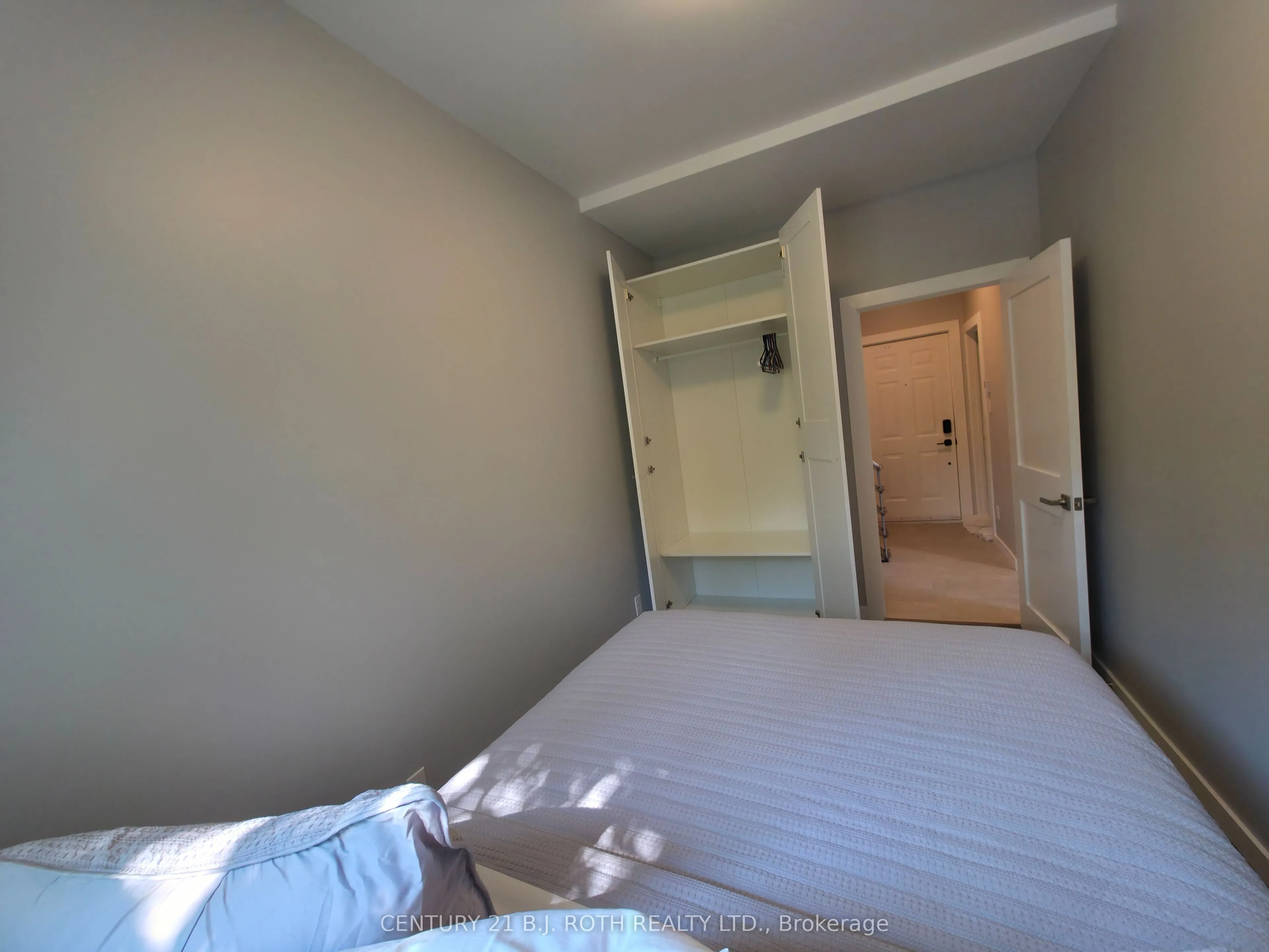82 Albert Street N, #1