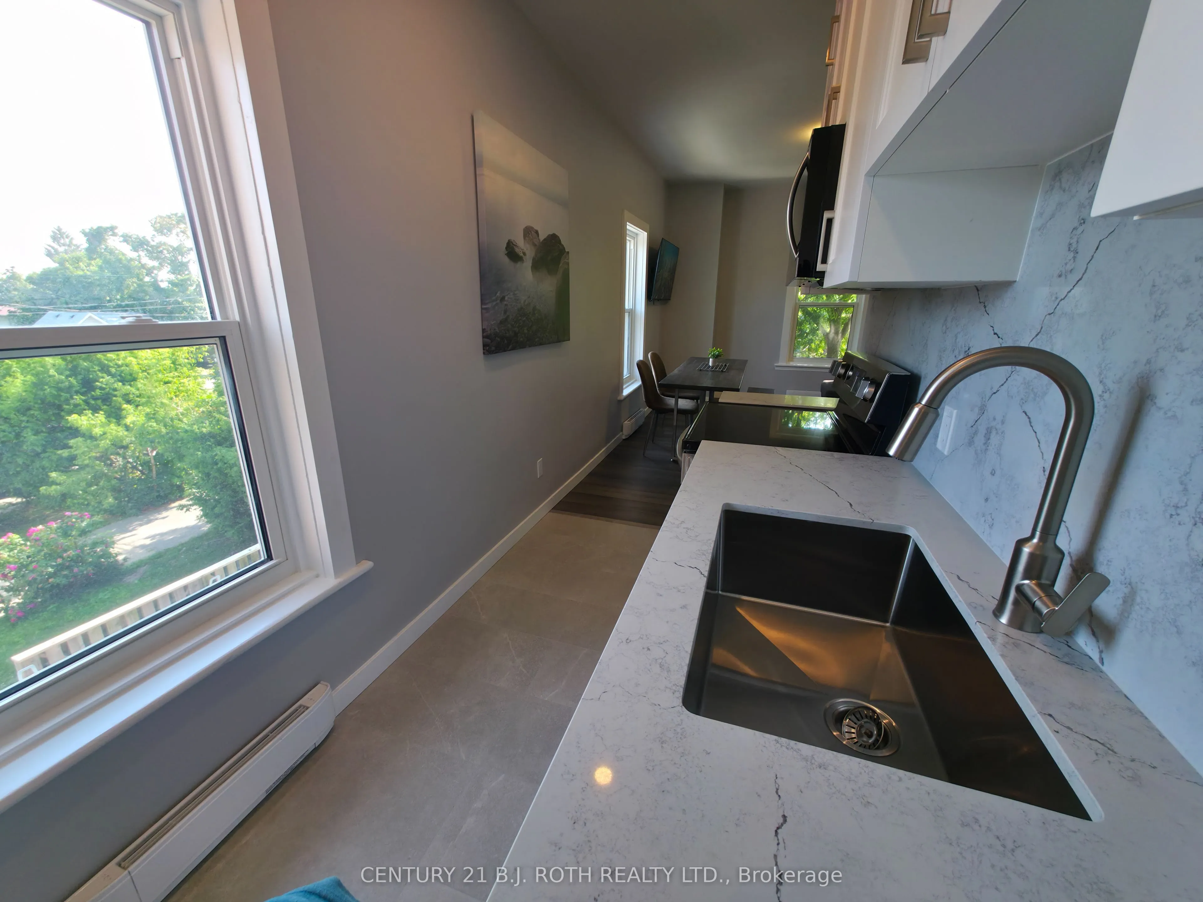 82 Albert Street N, #1
