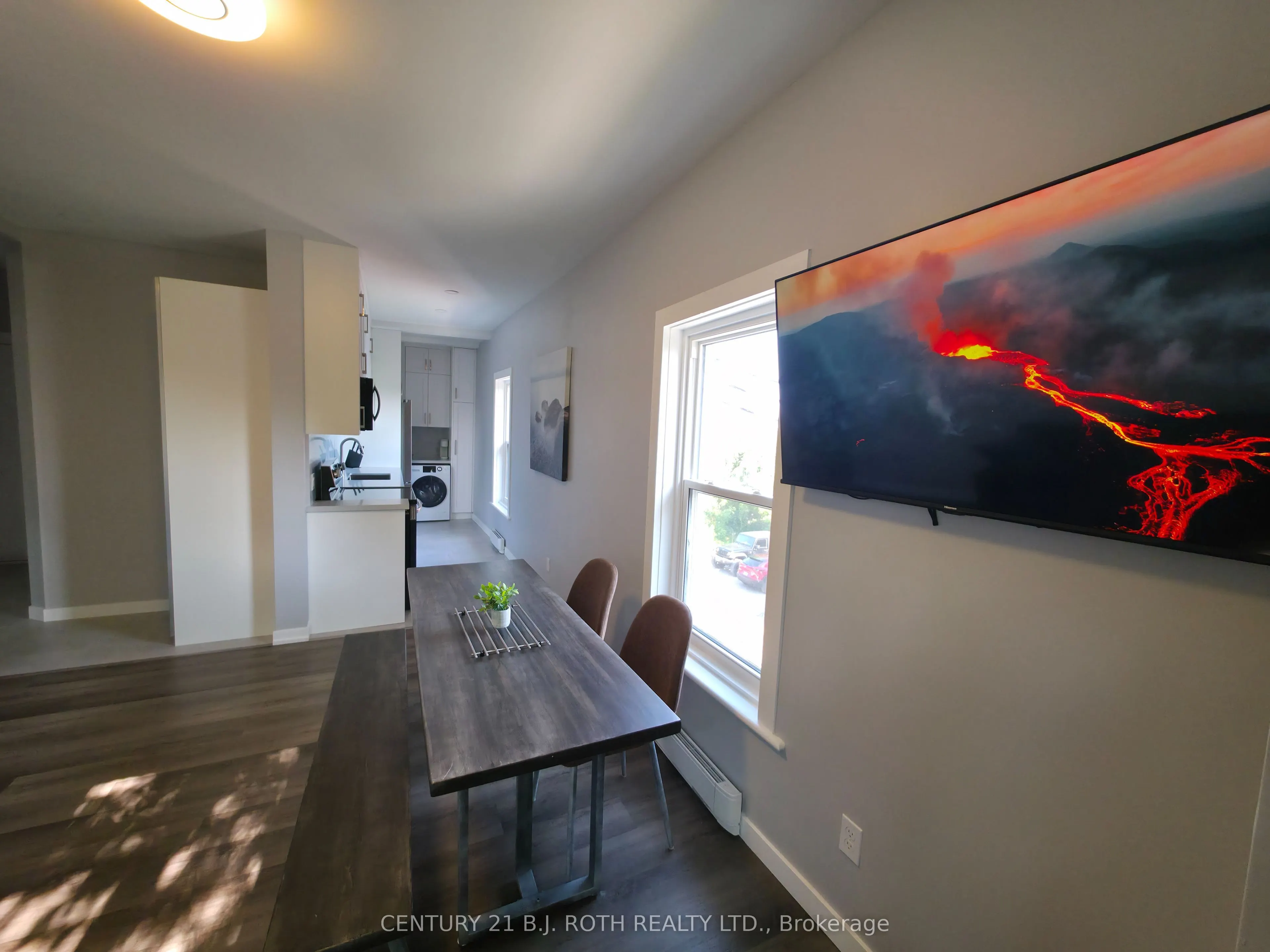 82 Albert Street N, #1