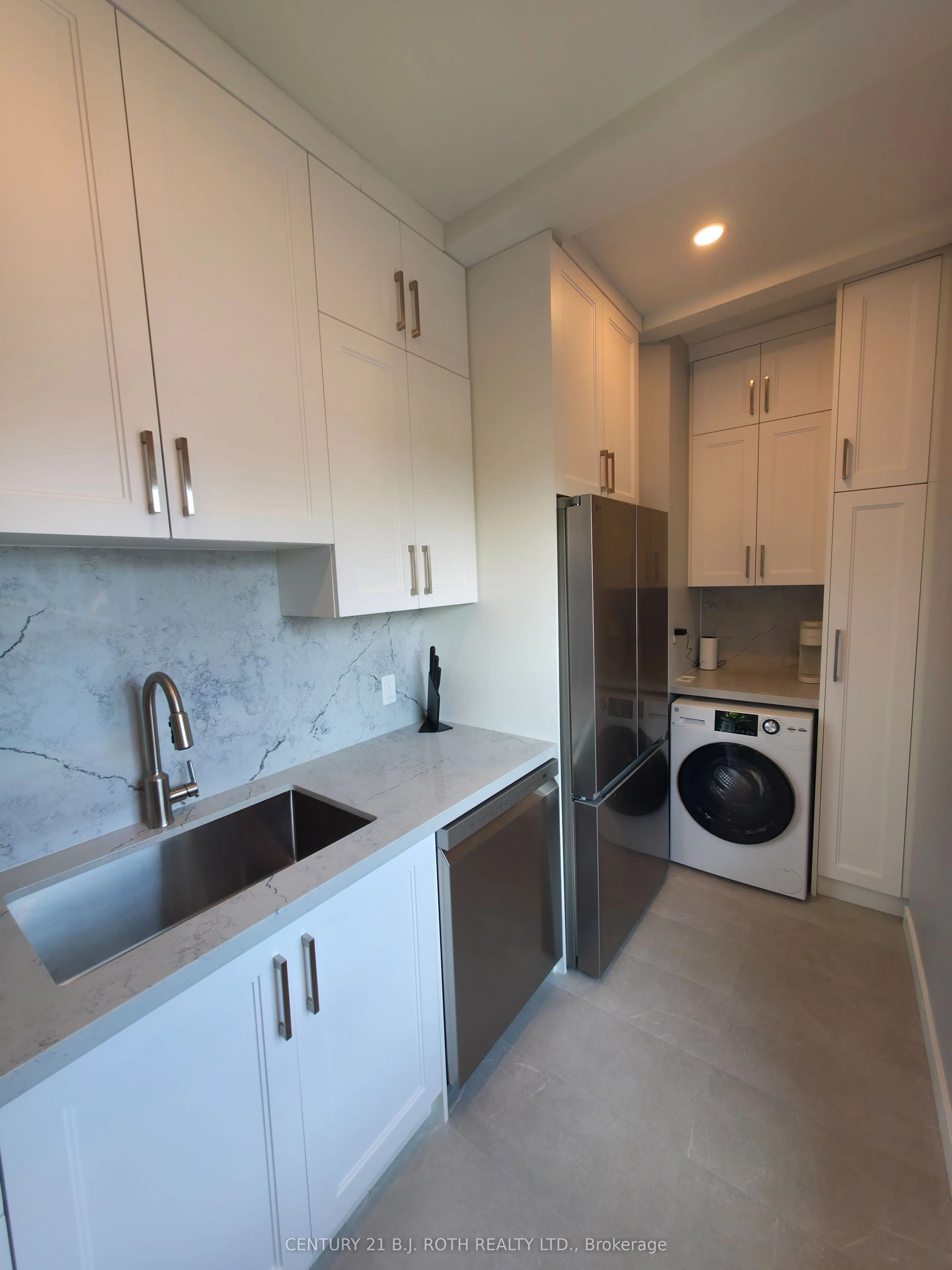 82 Albert Street N, #1
