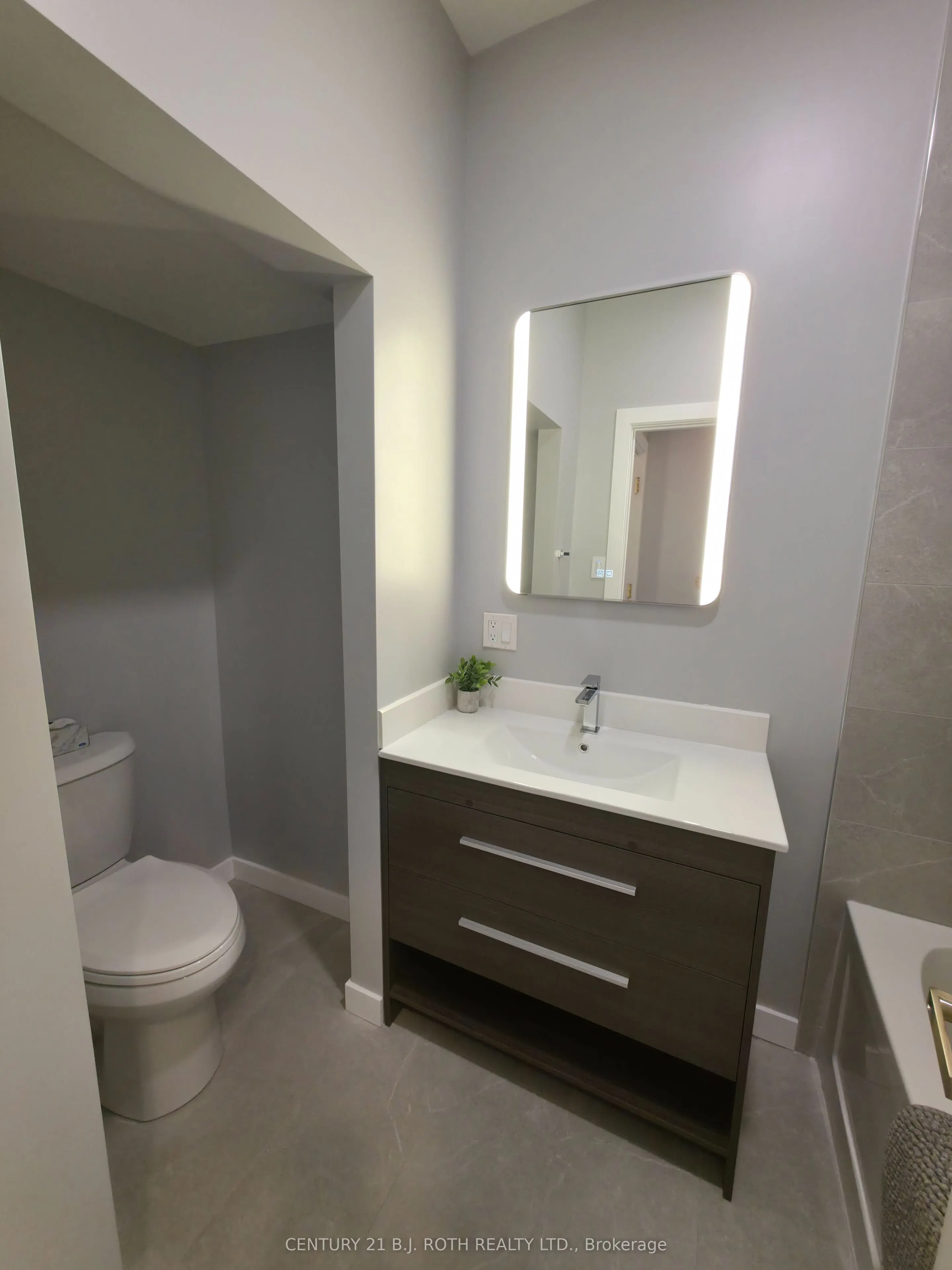 82 Albert Street N, #1