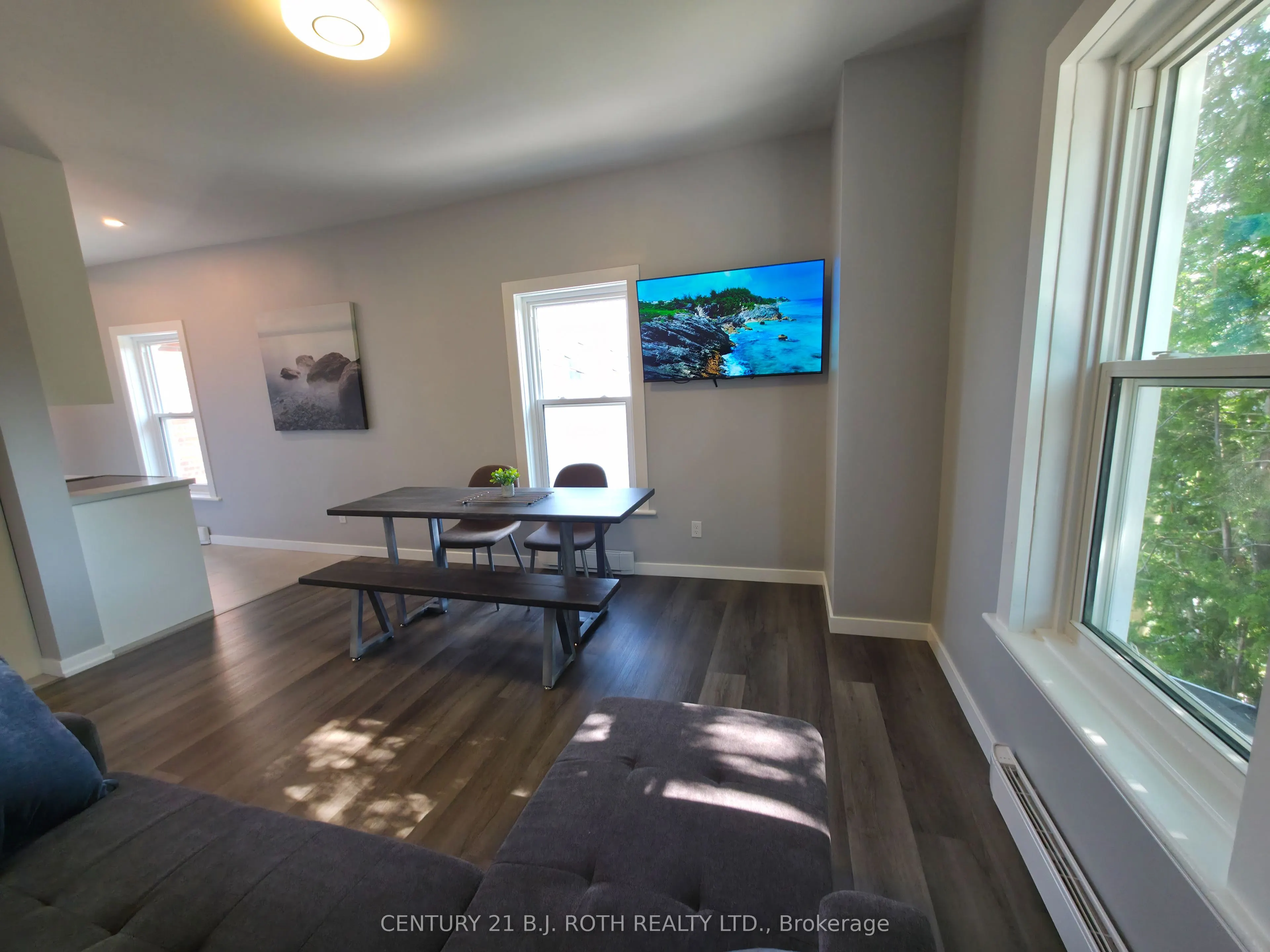82 Albert Street N, #1