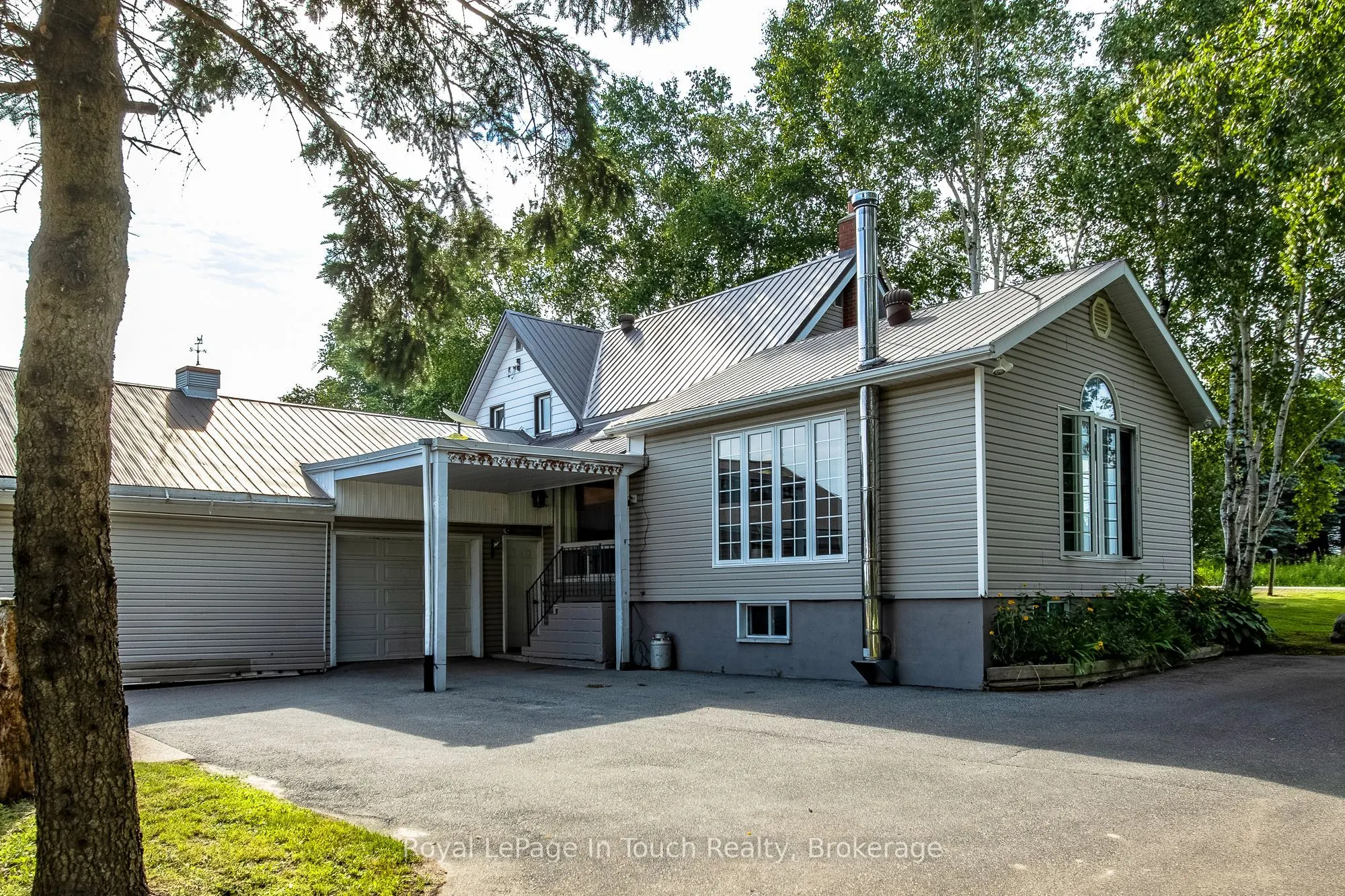 113 Concession 17 Road W