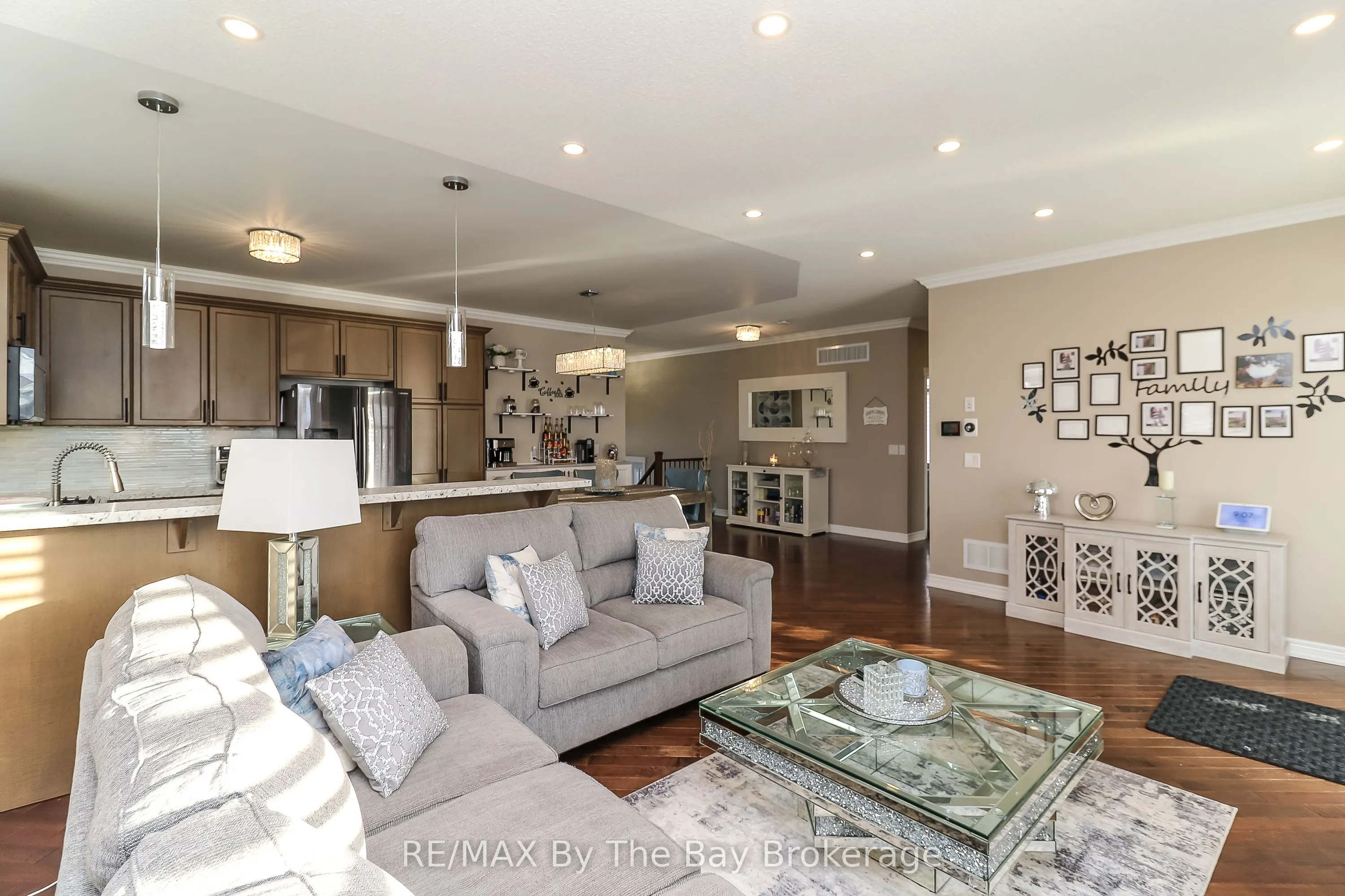 9 Broadpoint Street