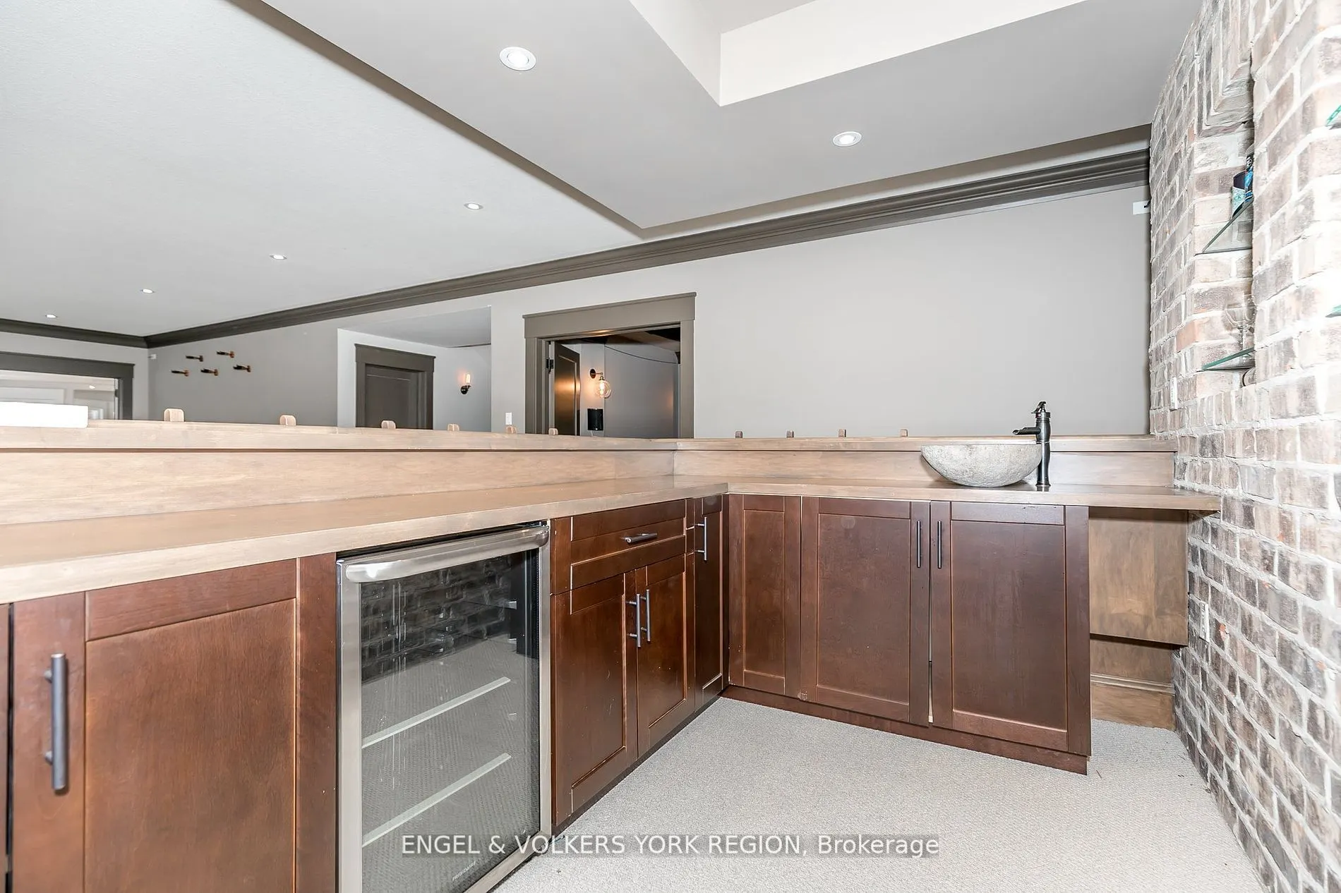 16 Heron Boulevard