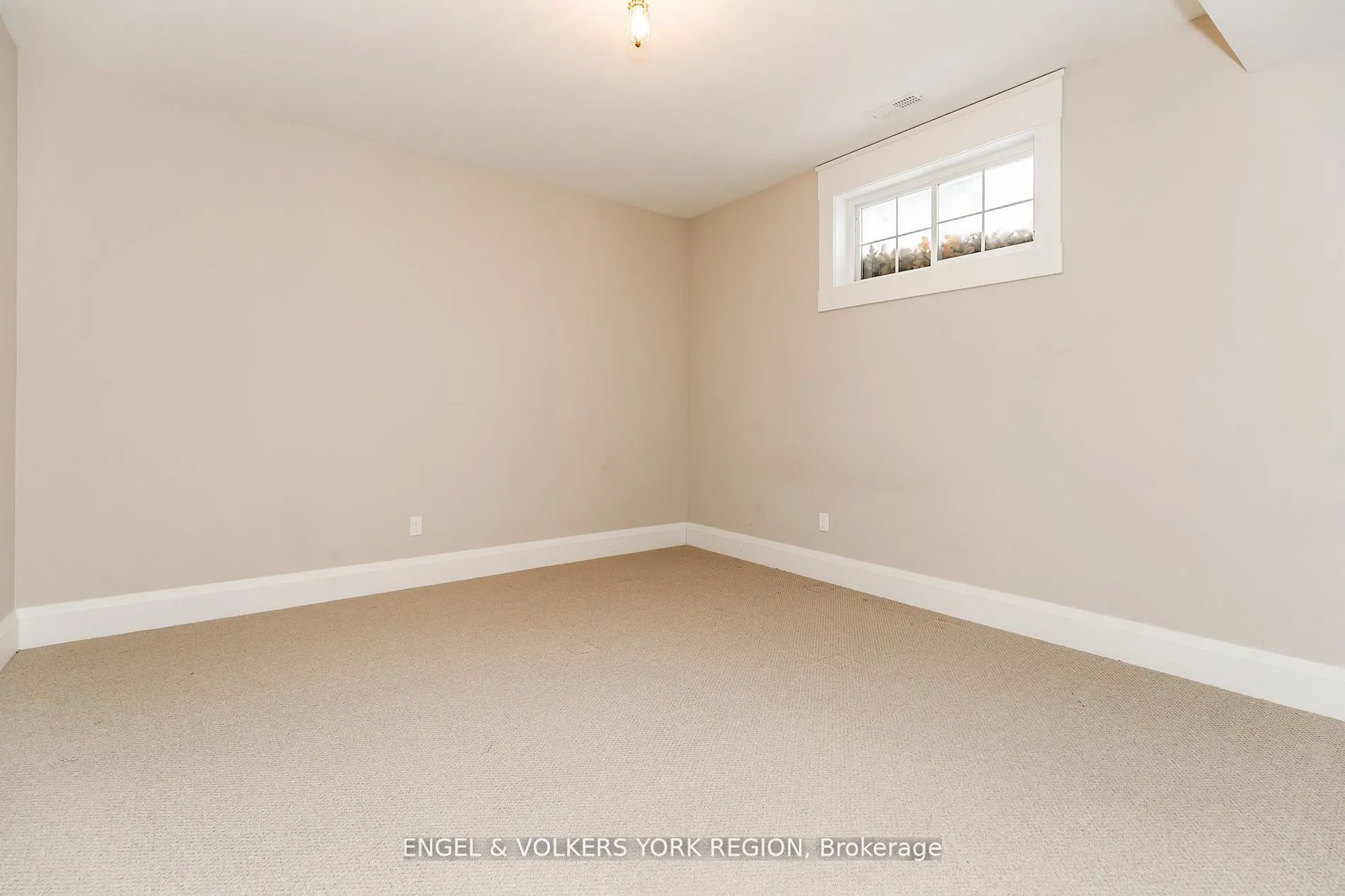 16 Heron Boulevard