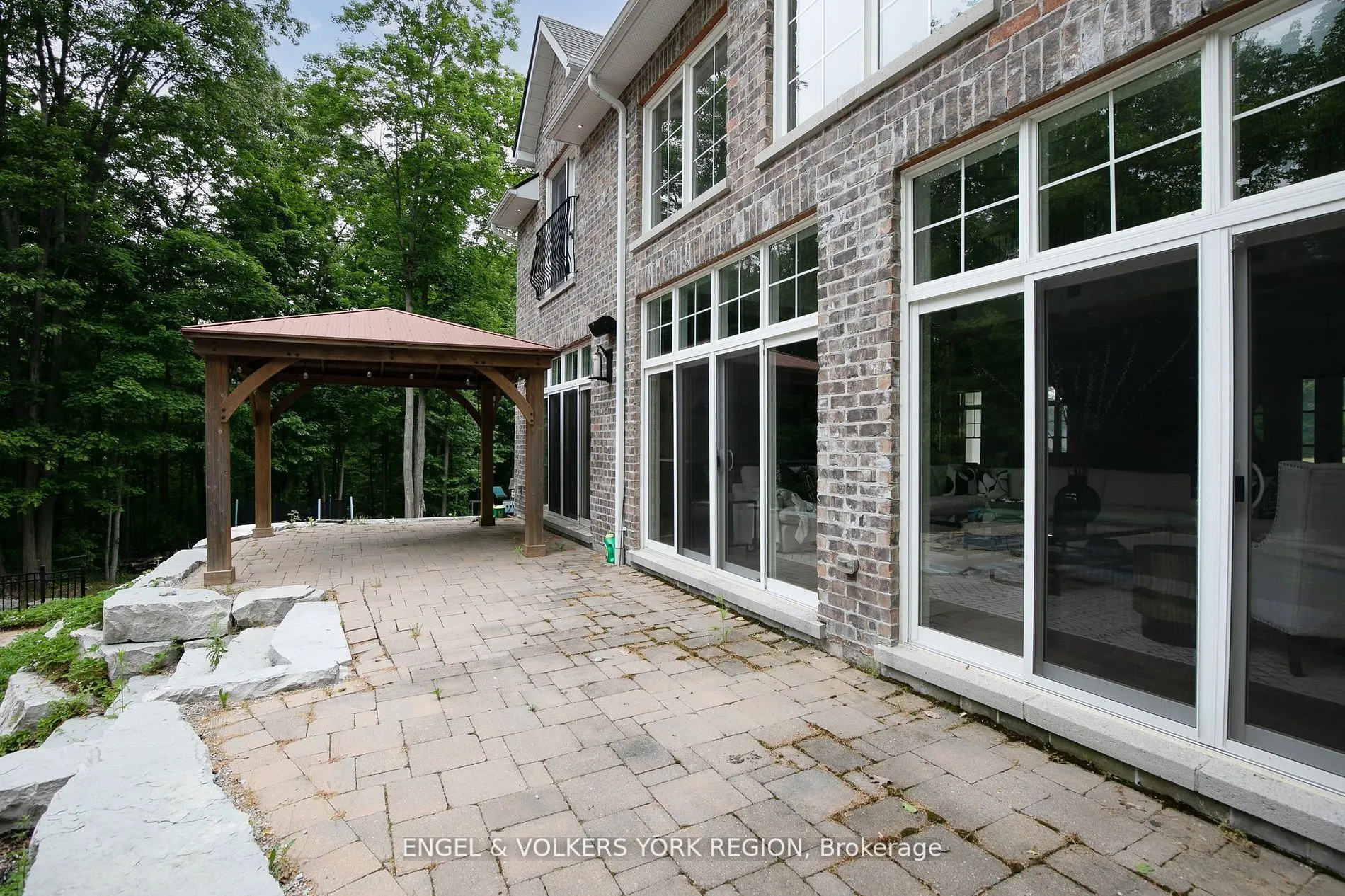 16 Heron Boulevard