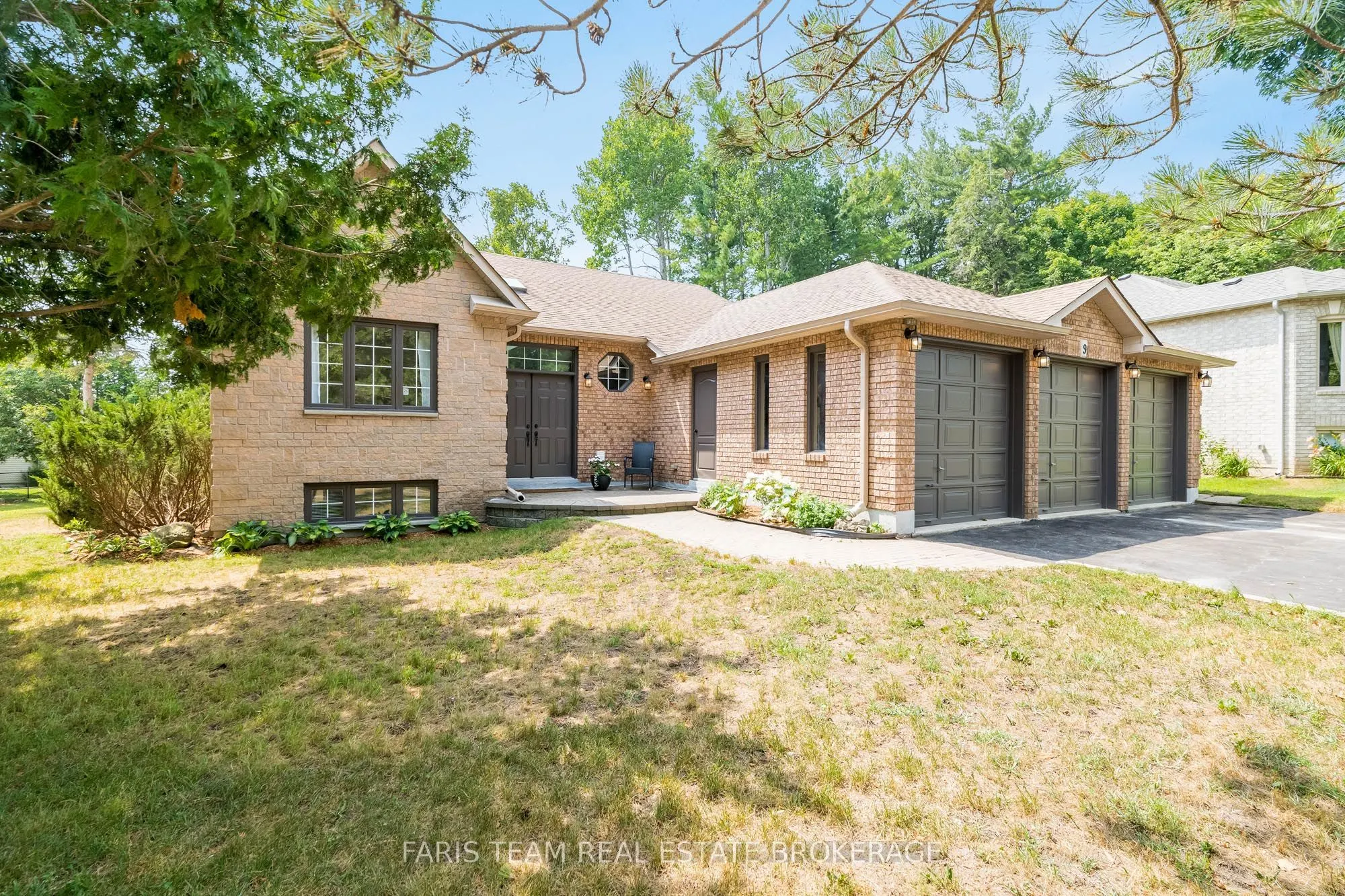 9 Fairway Crescent
