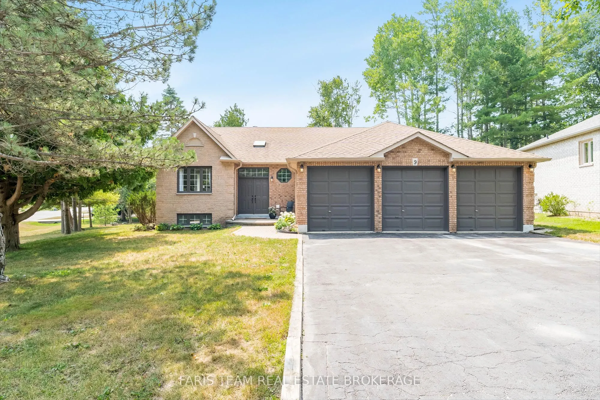 9 Fairway Crescent