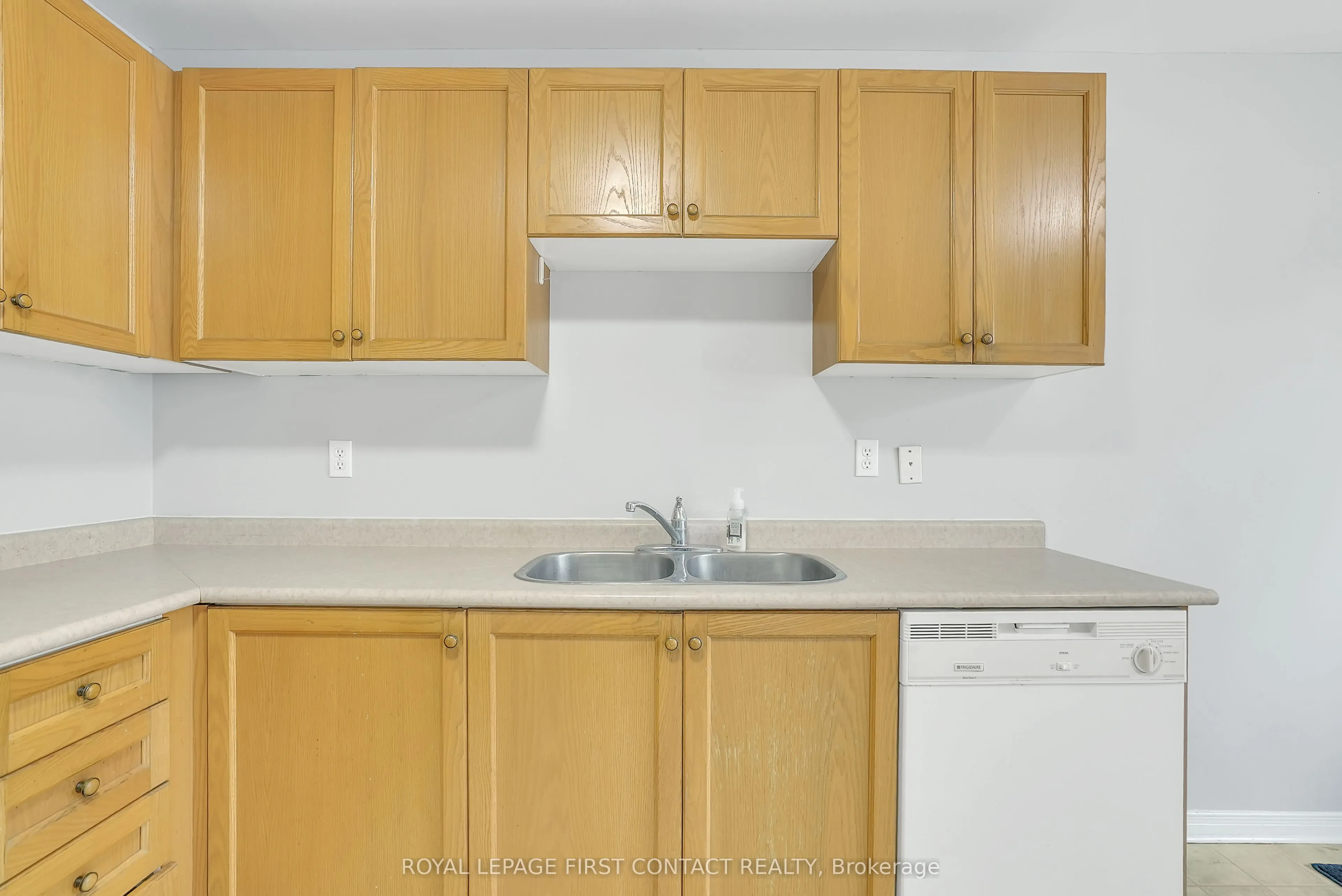 81 Livingstone Street E, #Upper