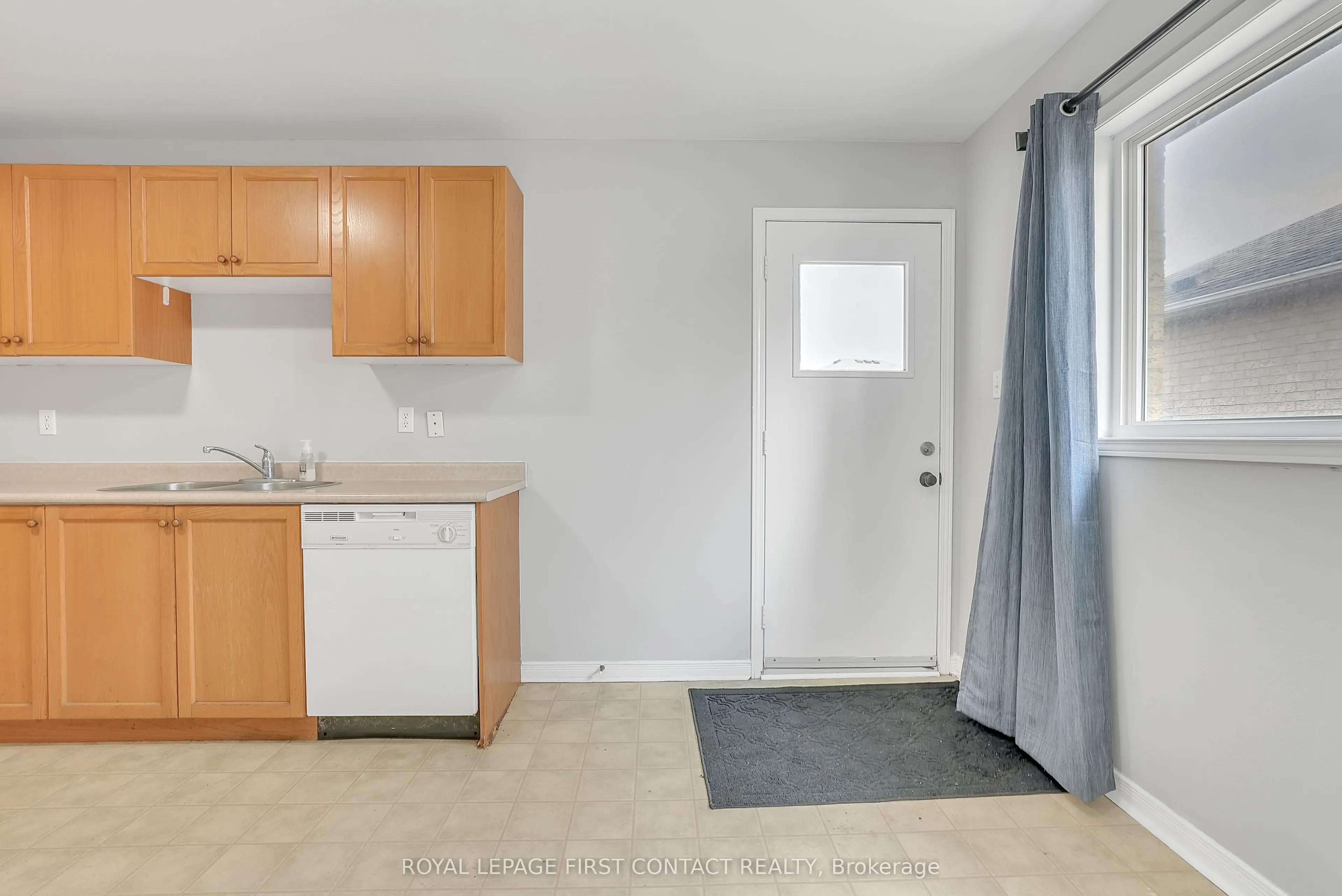81 Livingstone Street E, #Upper