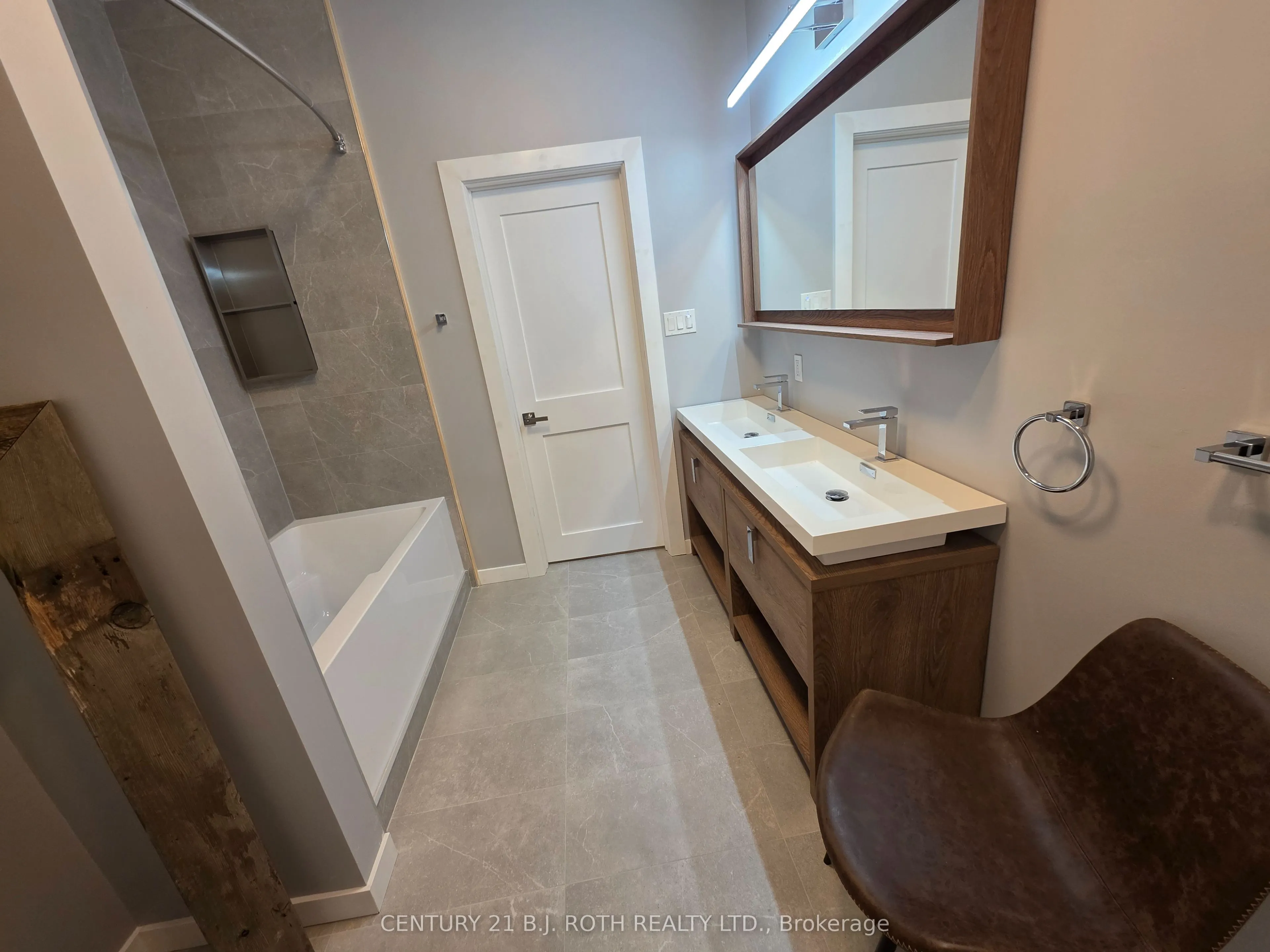 82 Albert Street N, #2