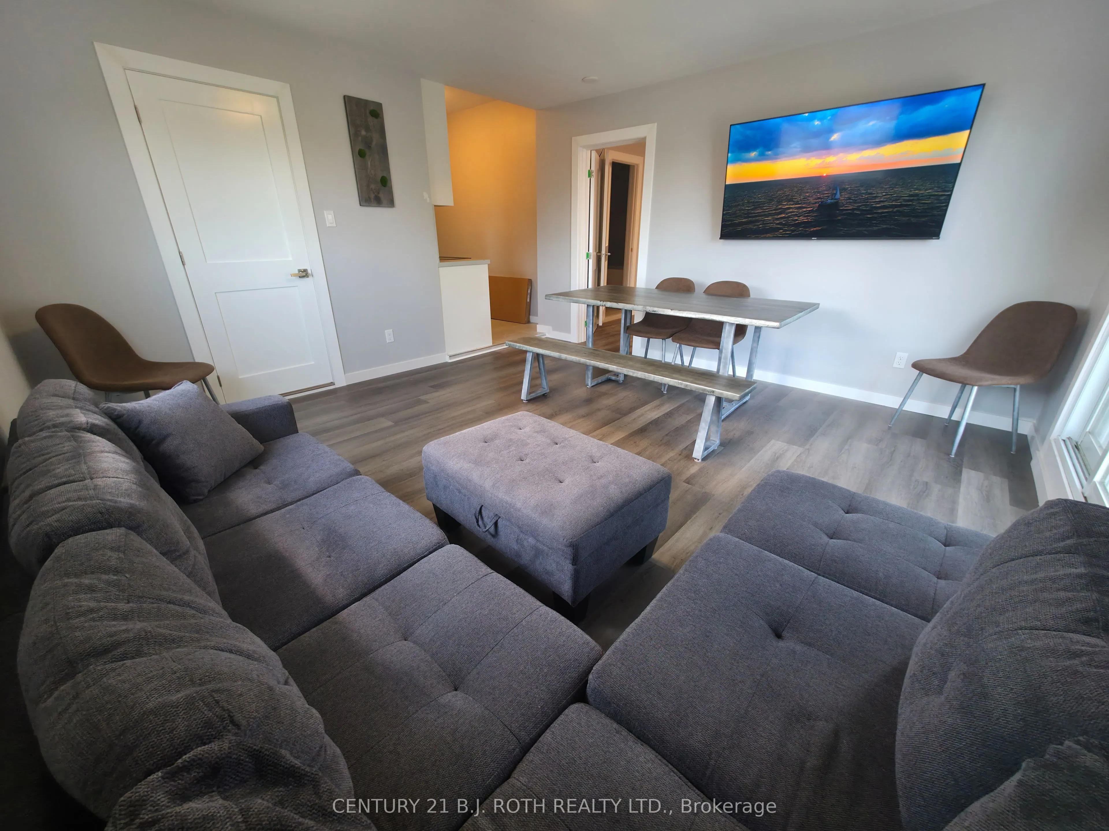 82 Albert Street N, #2