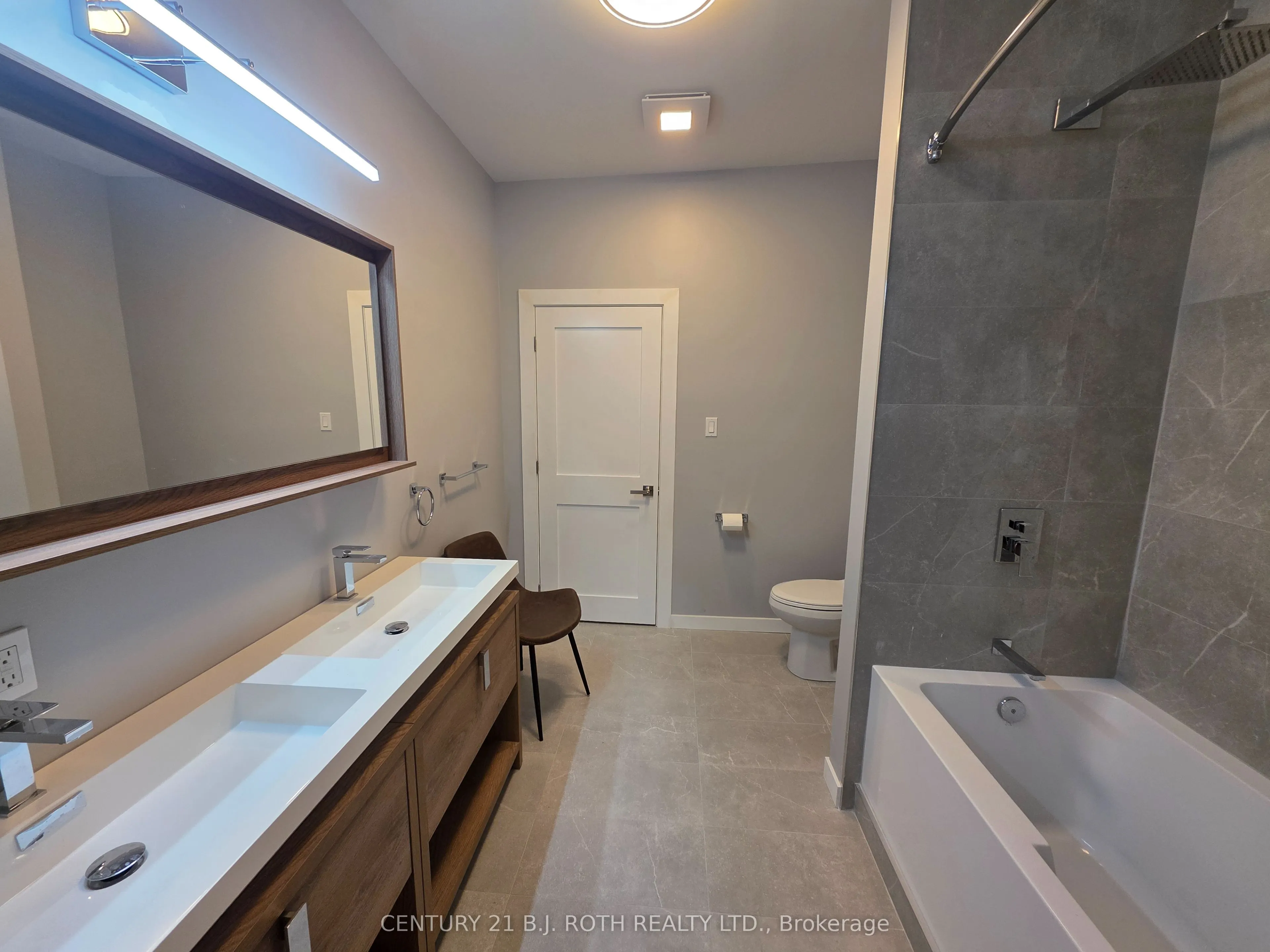 82 Albert Street N, #2