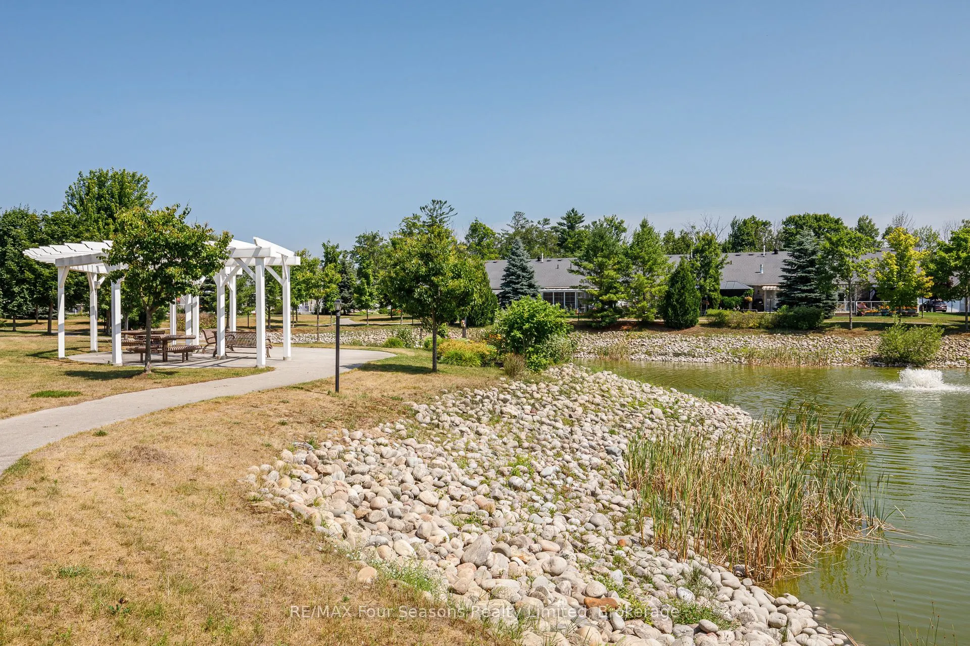 7 Allen Drive S