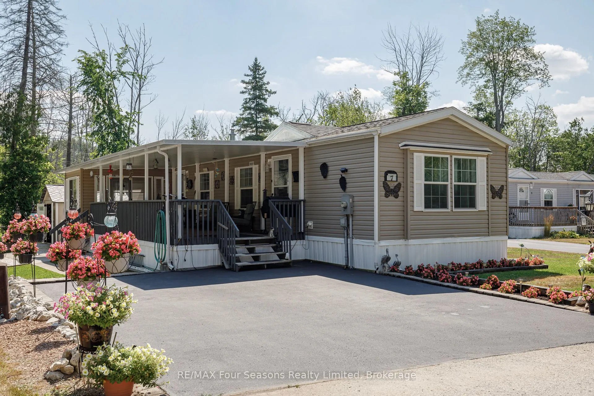 7 Allen Drive S