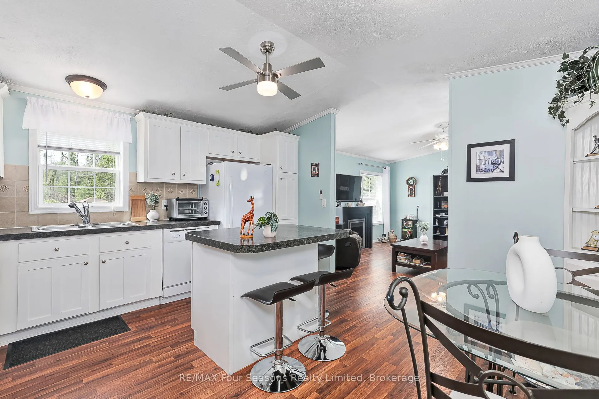 7 Allen Drive S