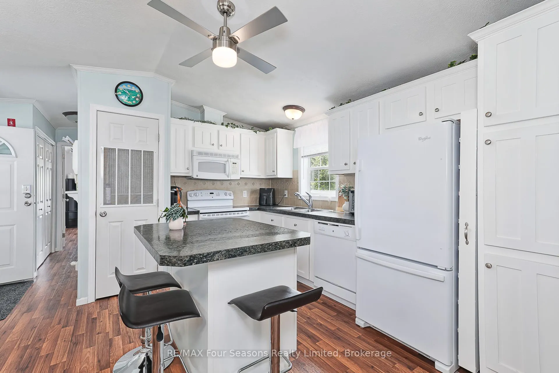 7 Allen Drive S