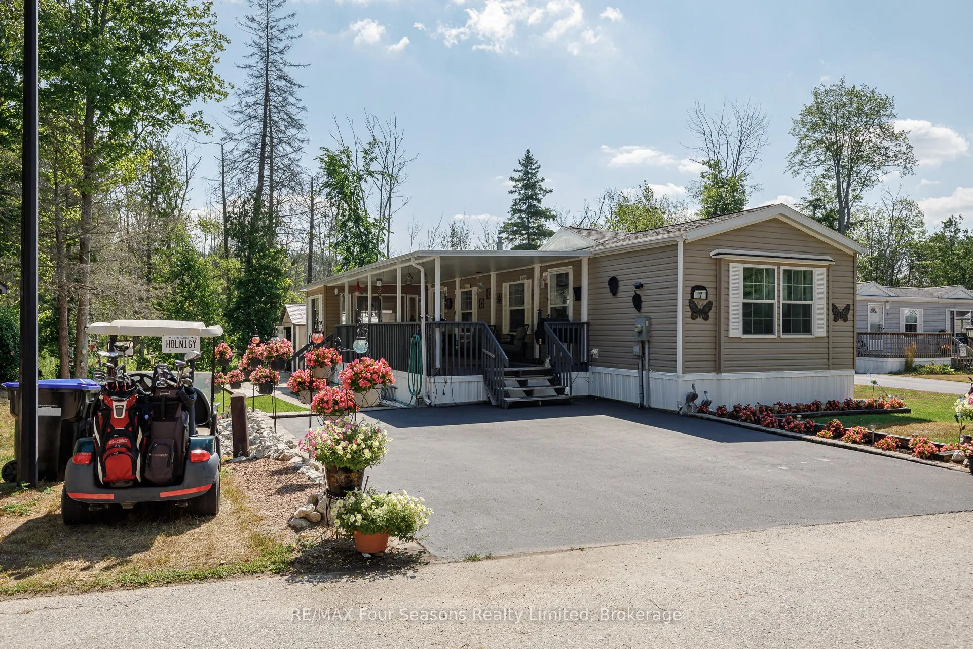 7 Allen Drive S