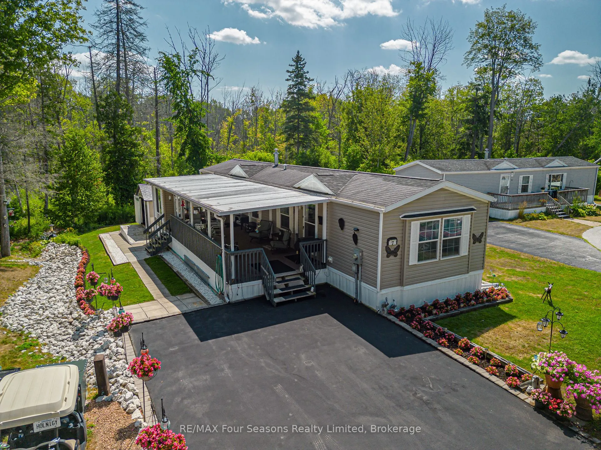 7 Allen Drive S