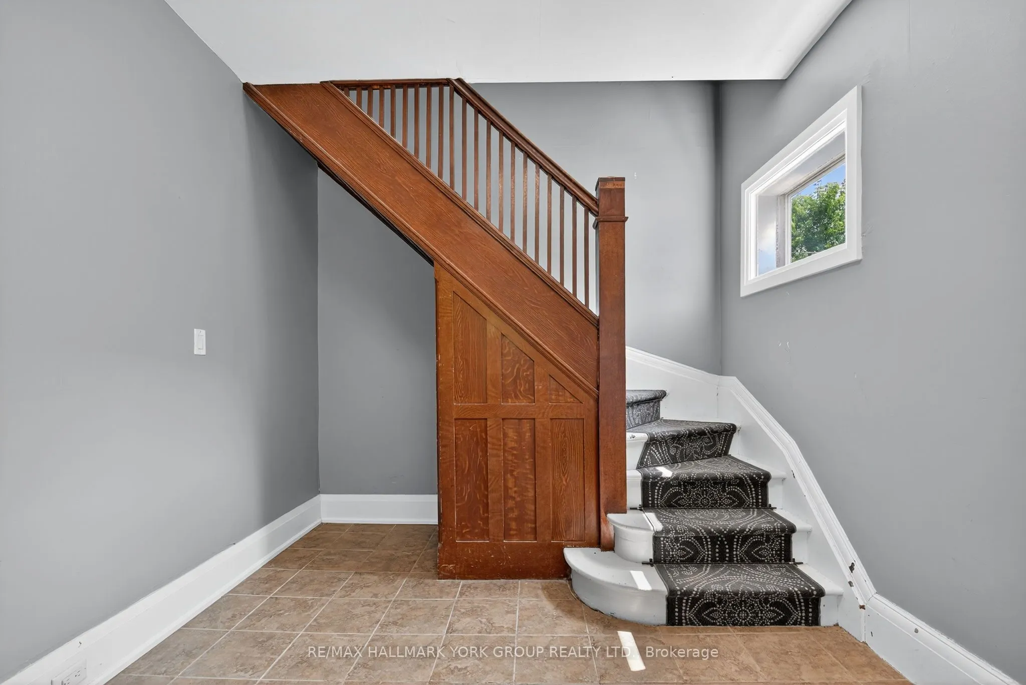 16 Albert Street N, #Upper