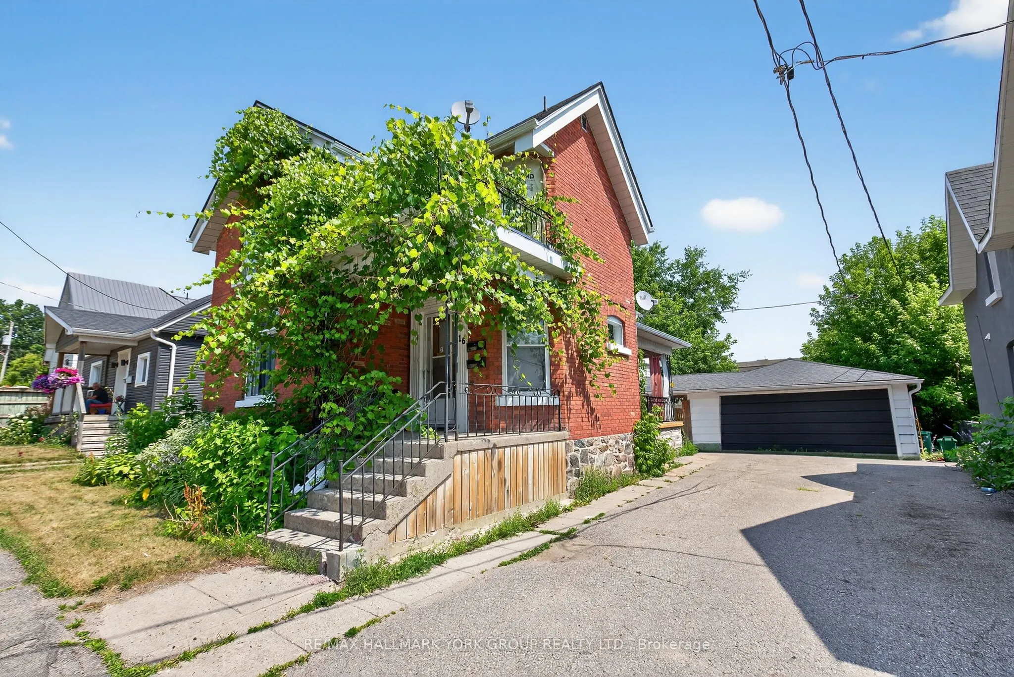 16 Albert Street N, #Upper