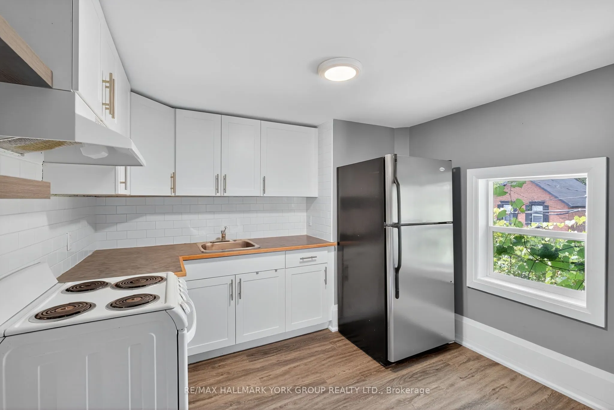 16 Albert Street N, #Upper