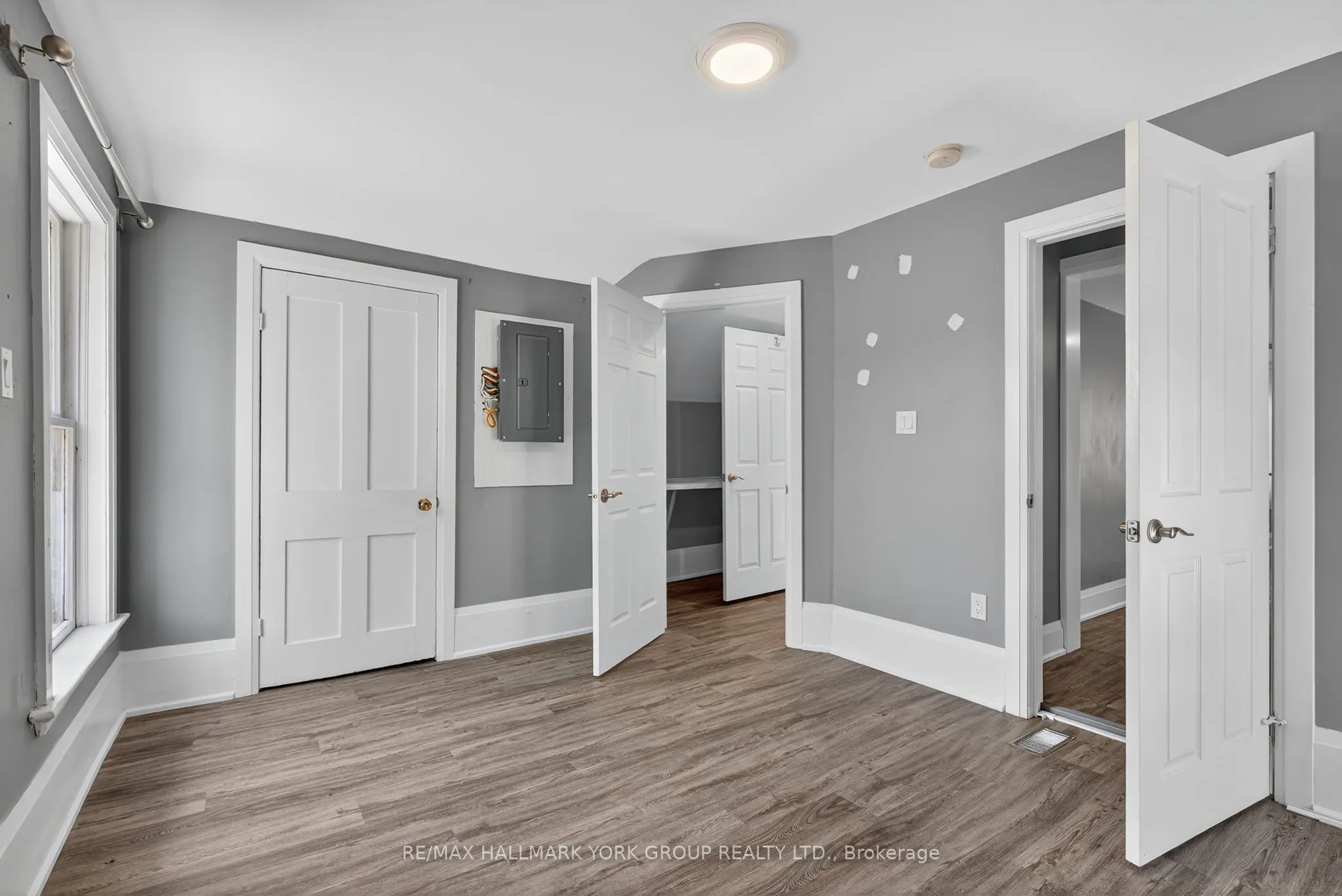16 Albert Street N, #Upper