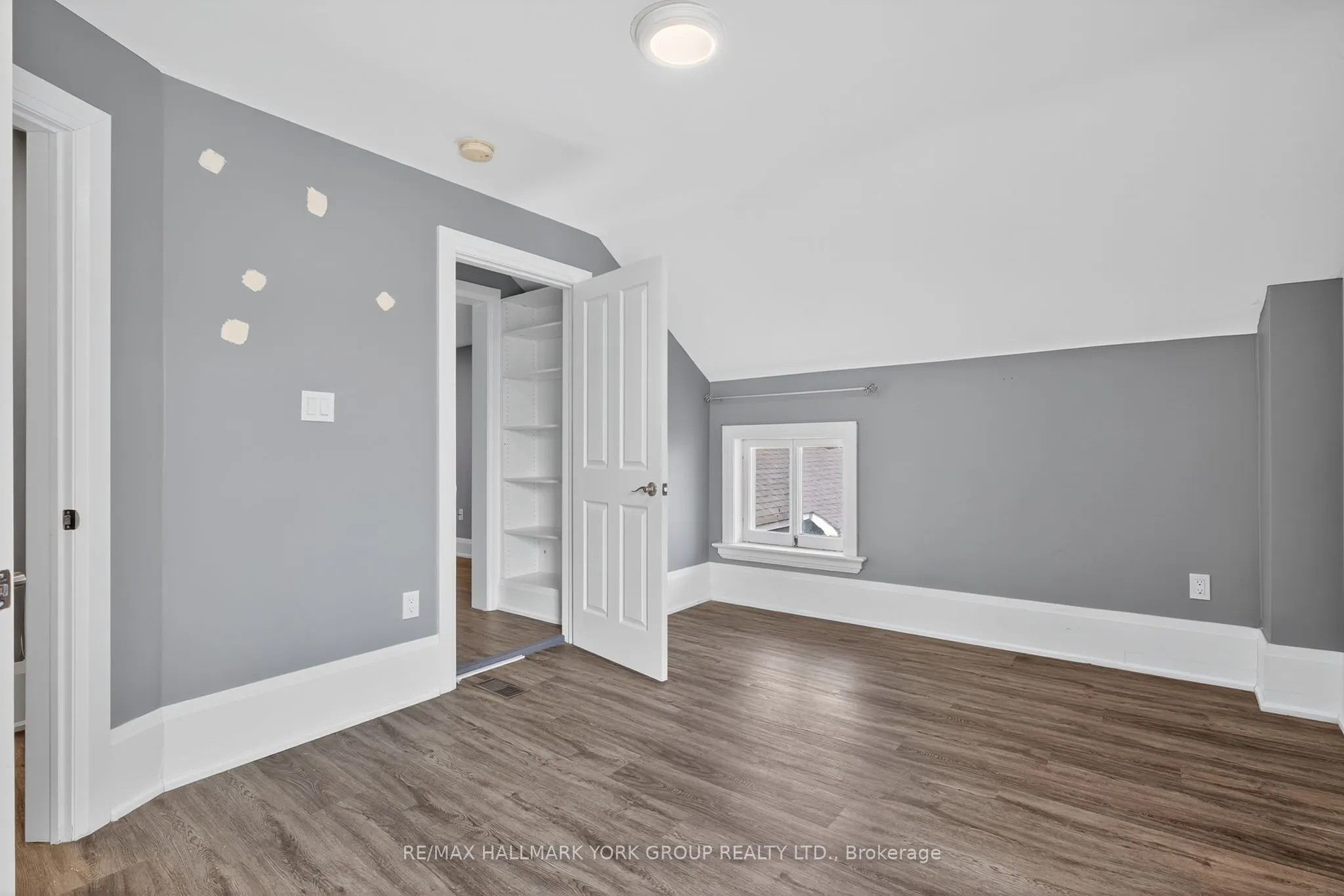 16 Albert Street N, #Upper