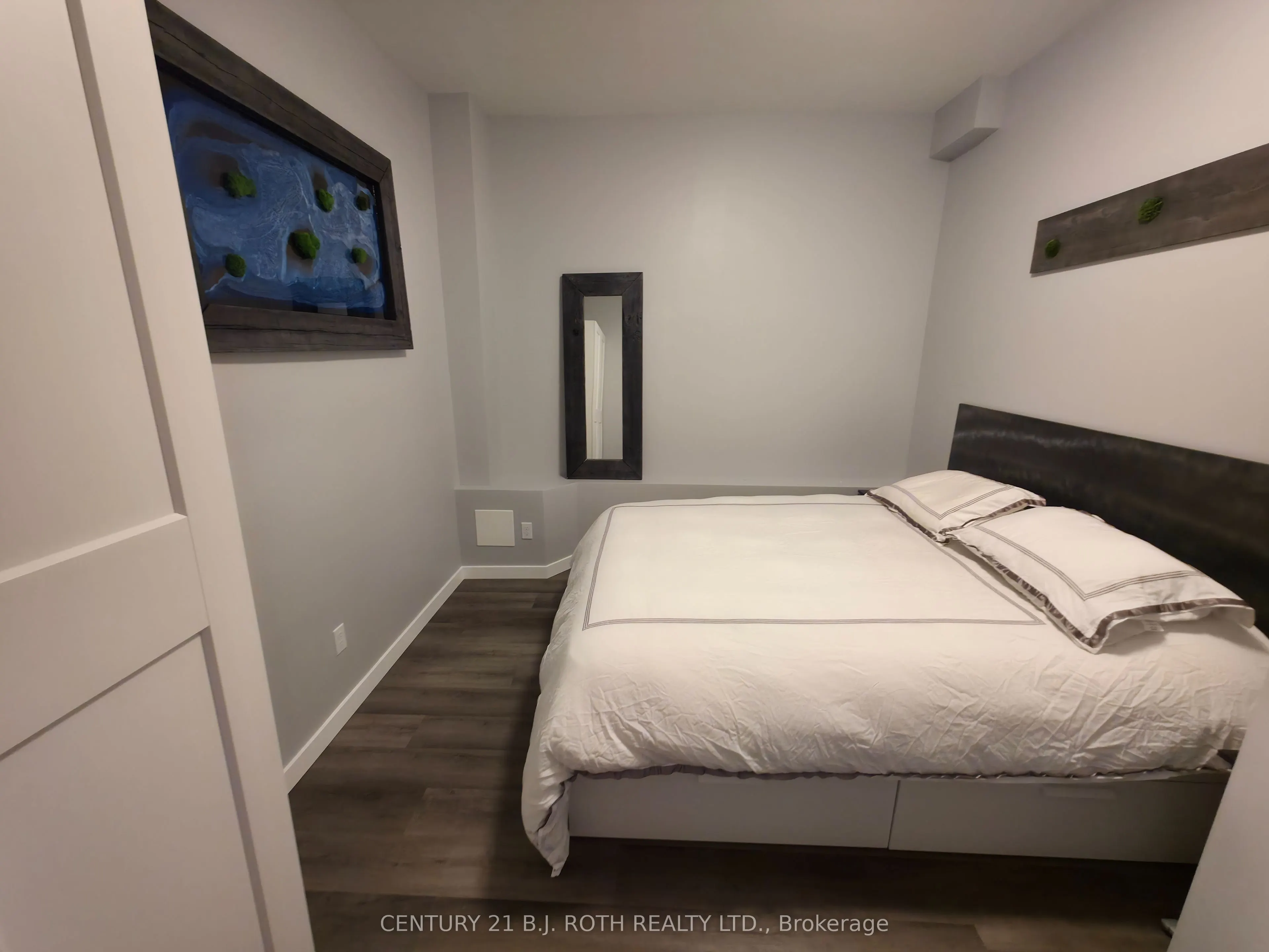 82 Albert Street N, #3