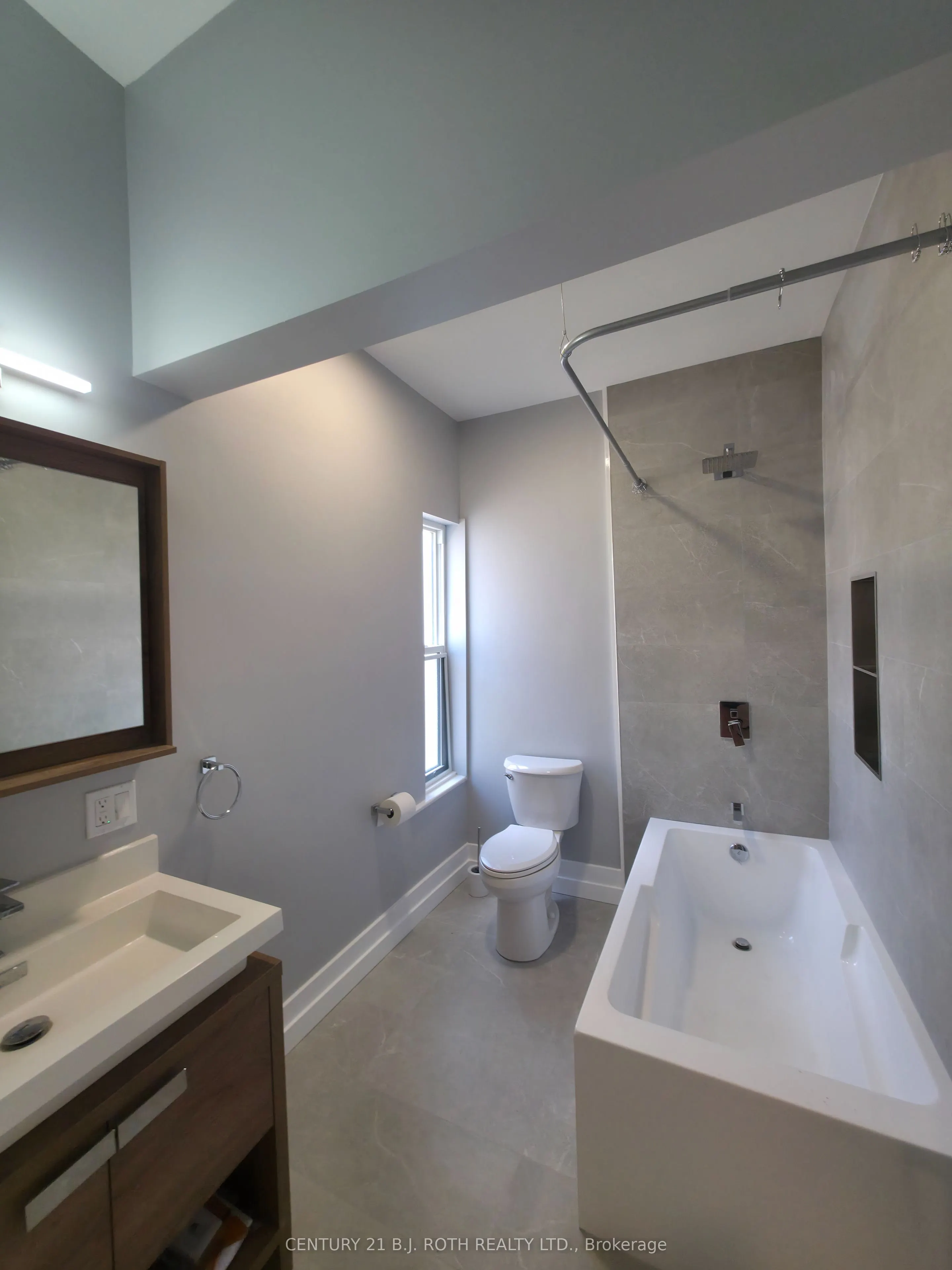 82 Albert Street N, #3