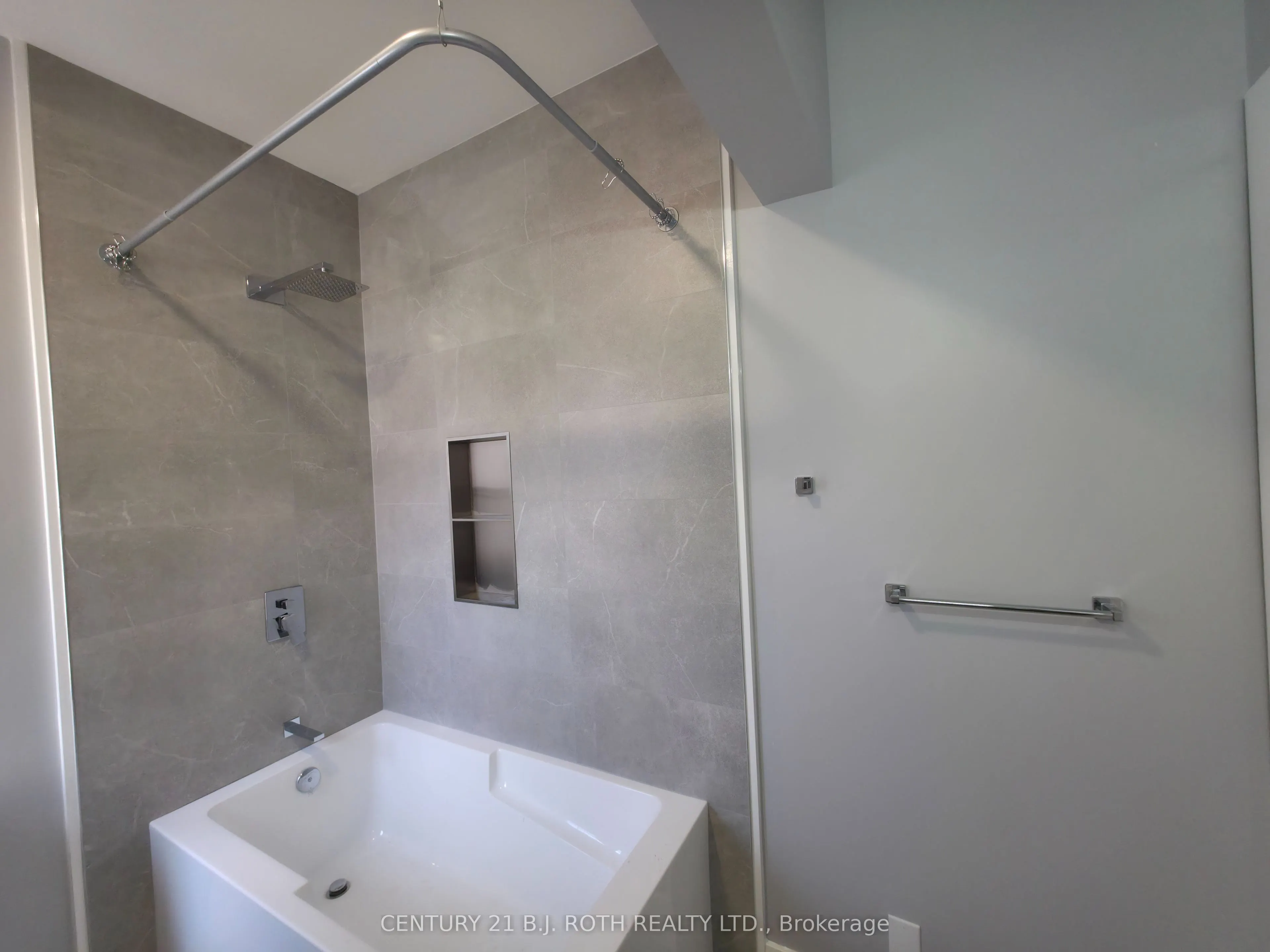 82 Albert Street N, #3
