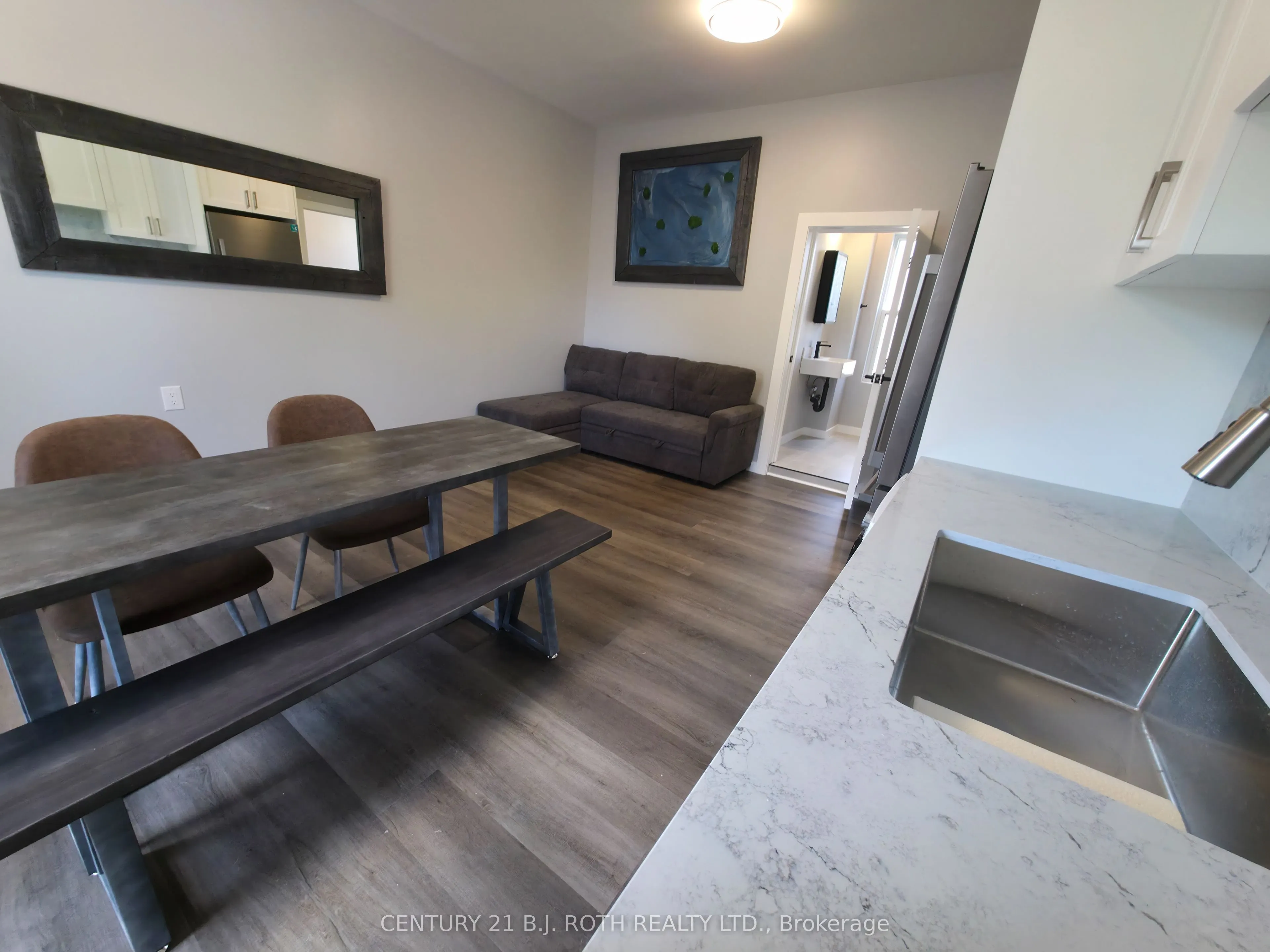 82 Albert Street N, #4
