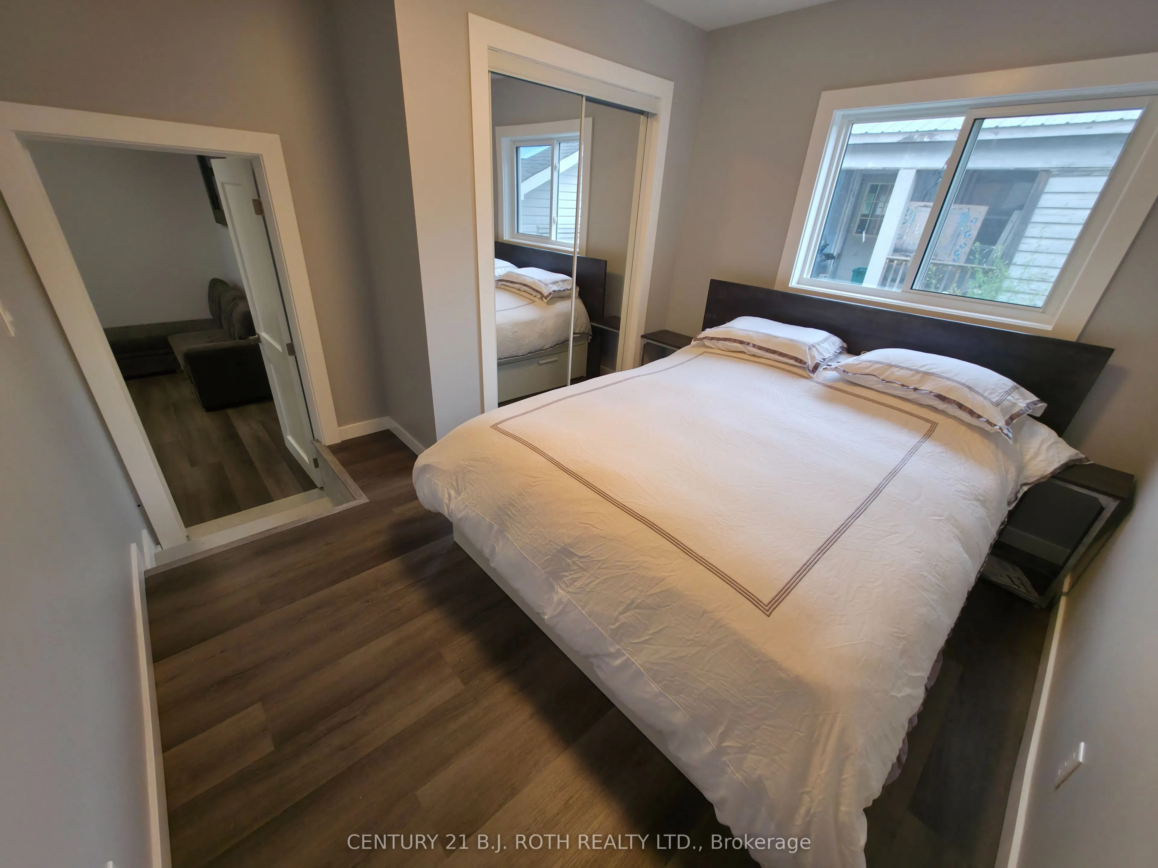 82 Albert Street N, #4
